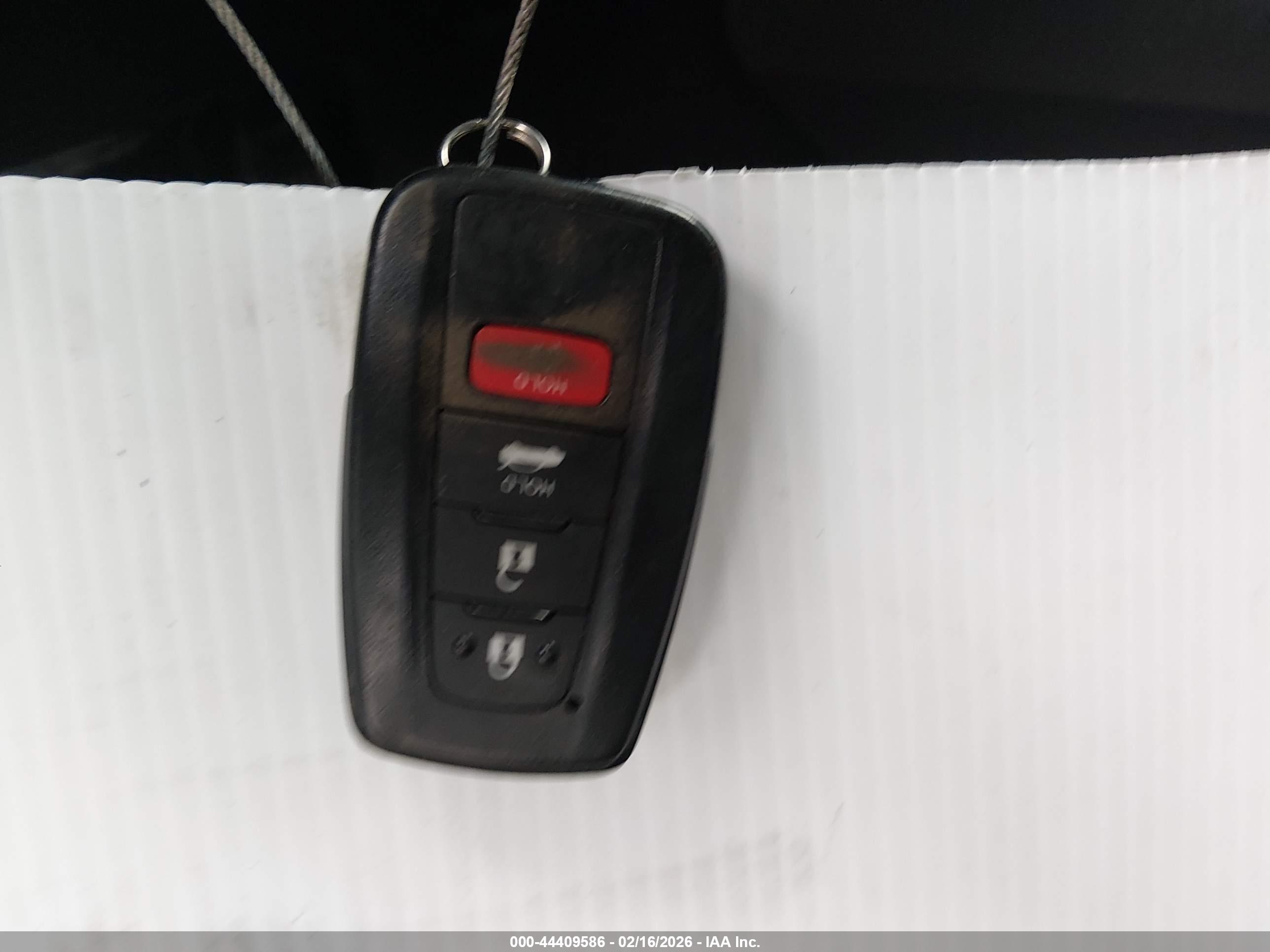 TOYOTA CAMRY image 11