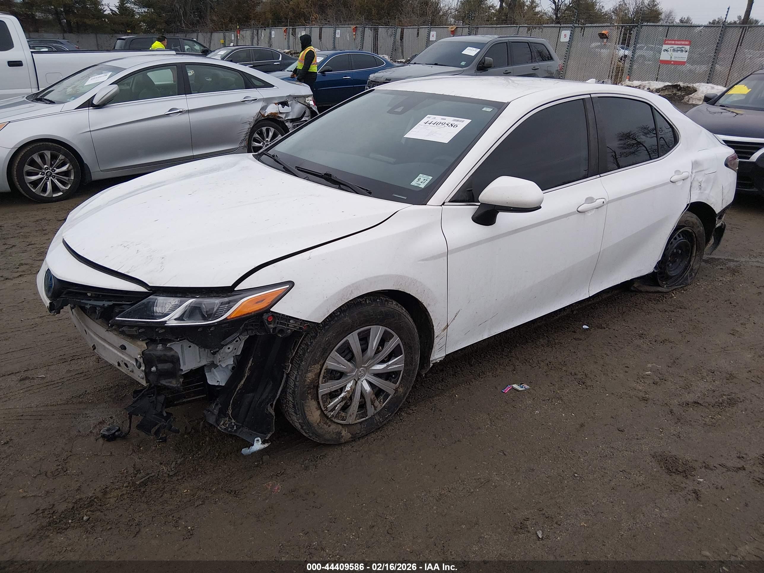 TOYOTA CAMRY image 2