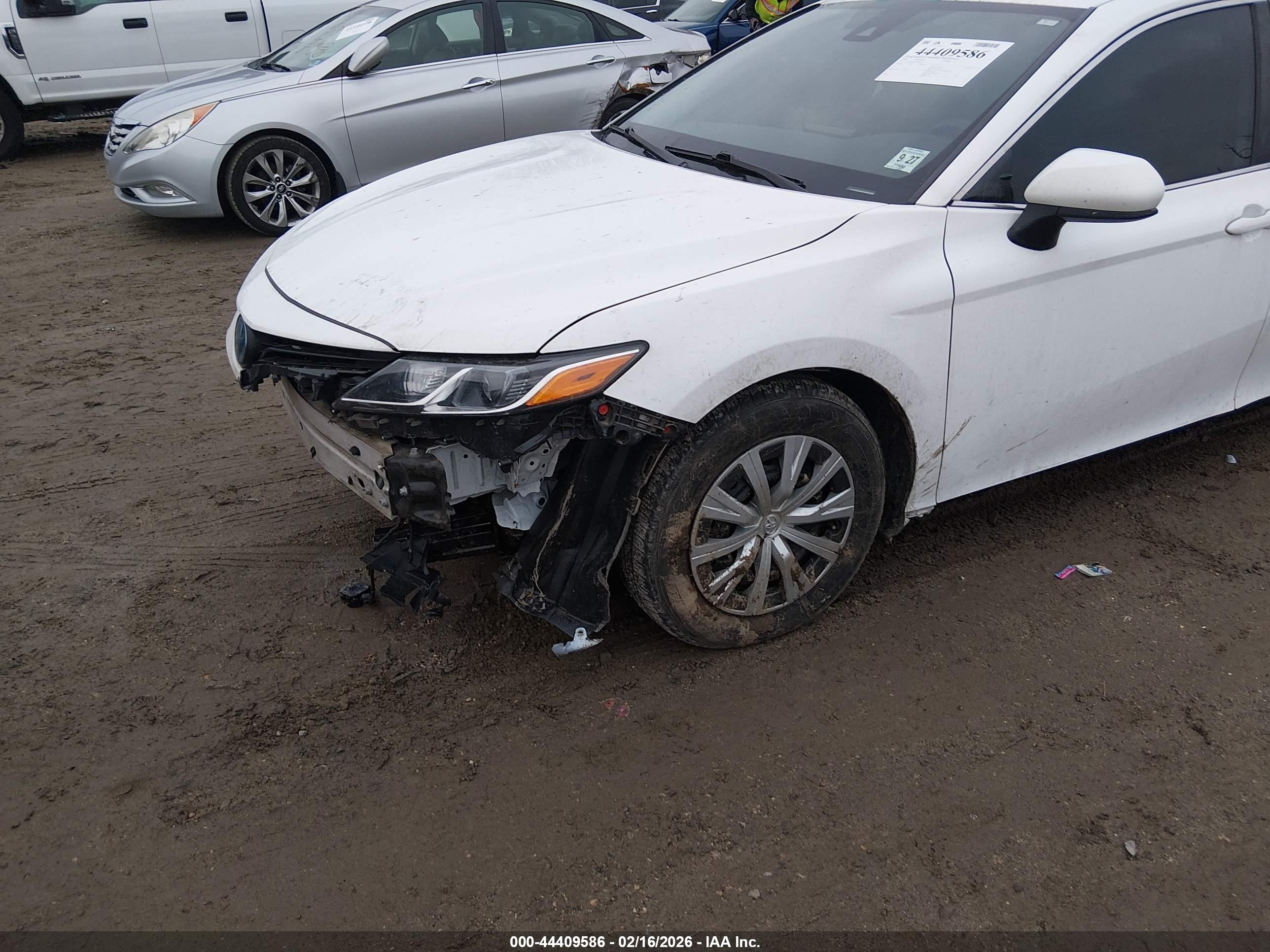 TOYOTA CAMRY image 6