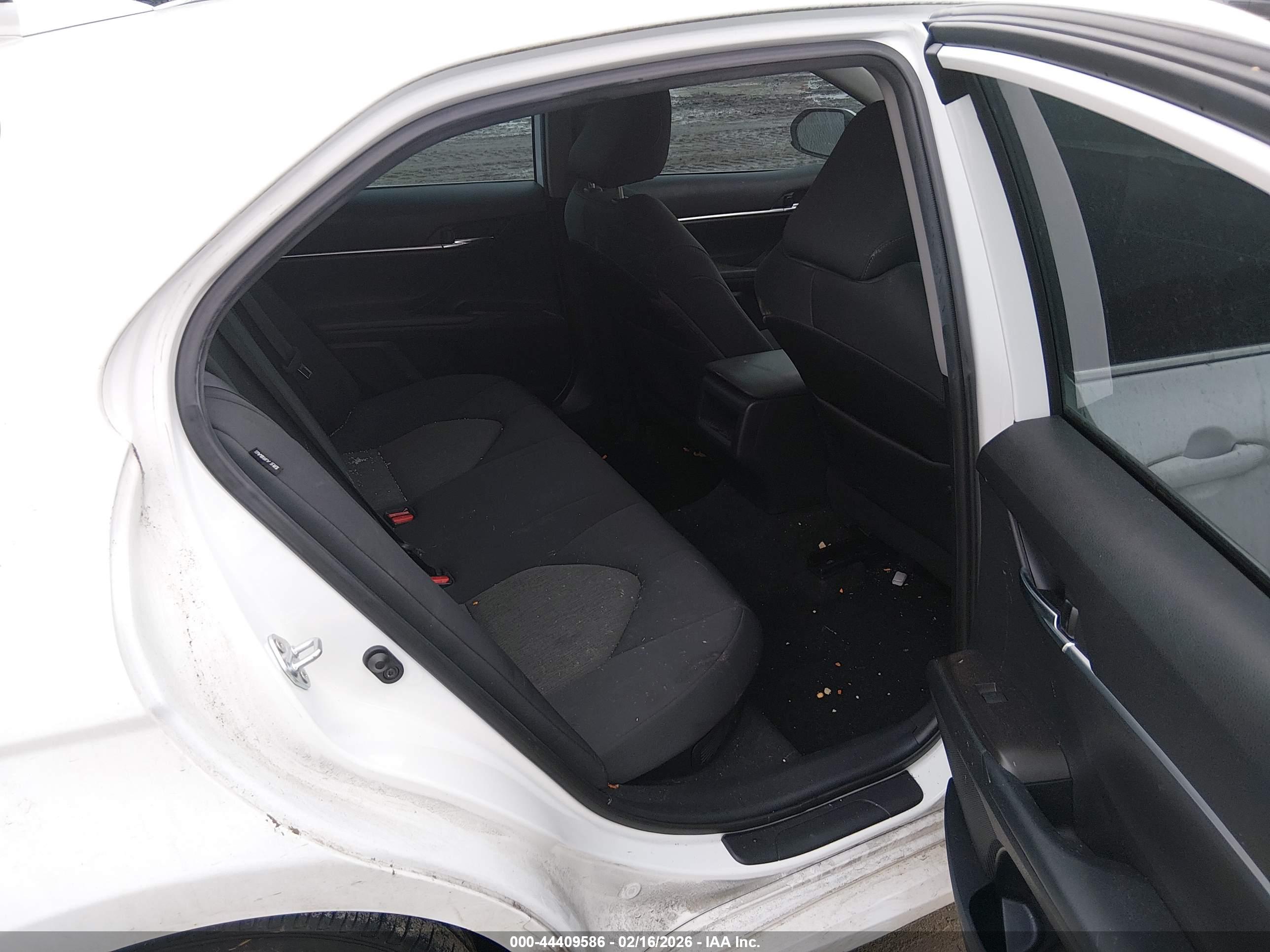 TOYOTA CAMRY image 8