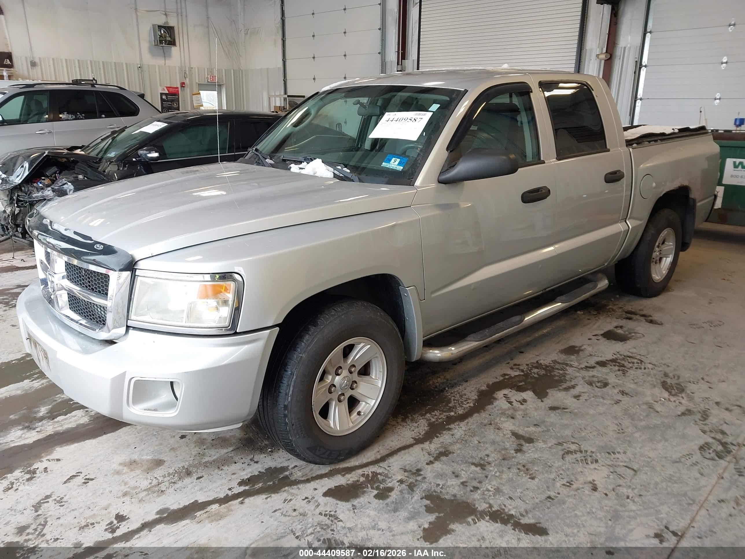 DODGE DAKOTA image 2