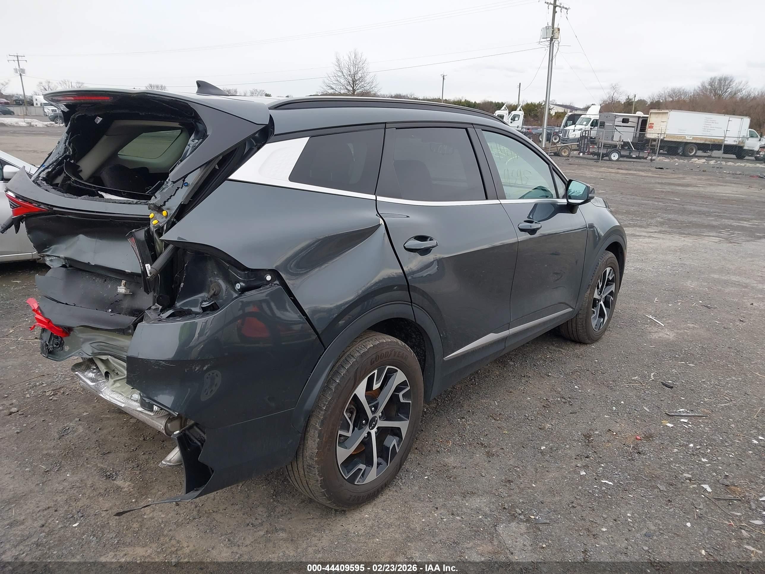 KIA SPORTAGE image 4