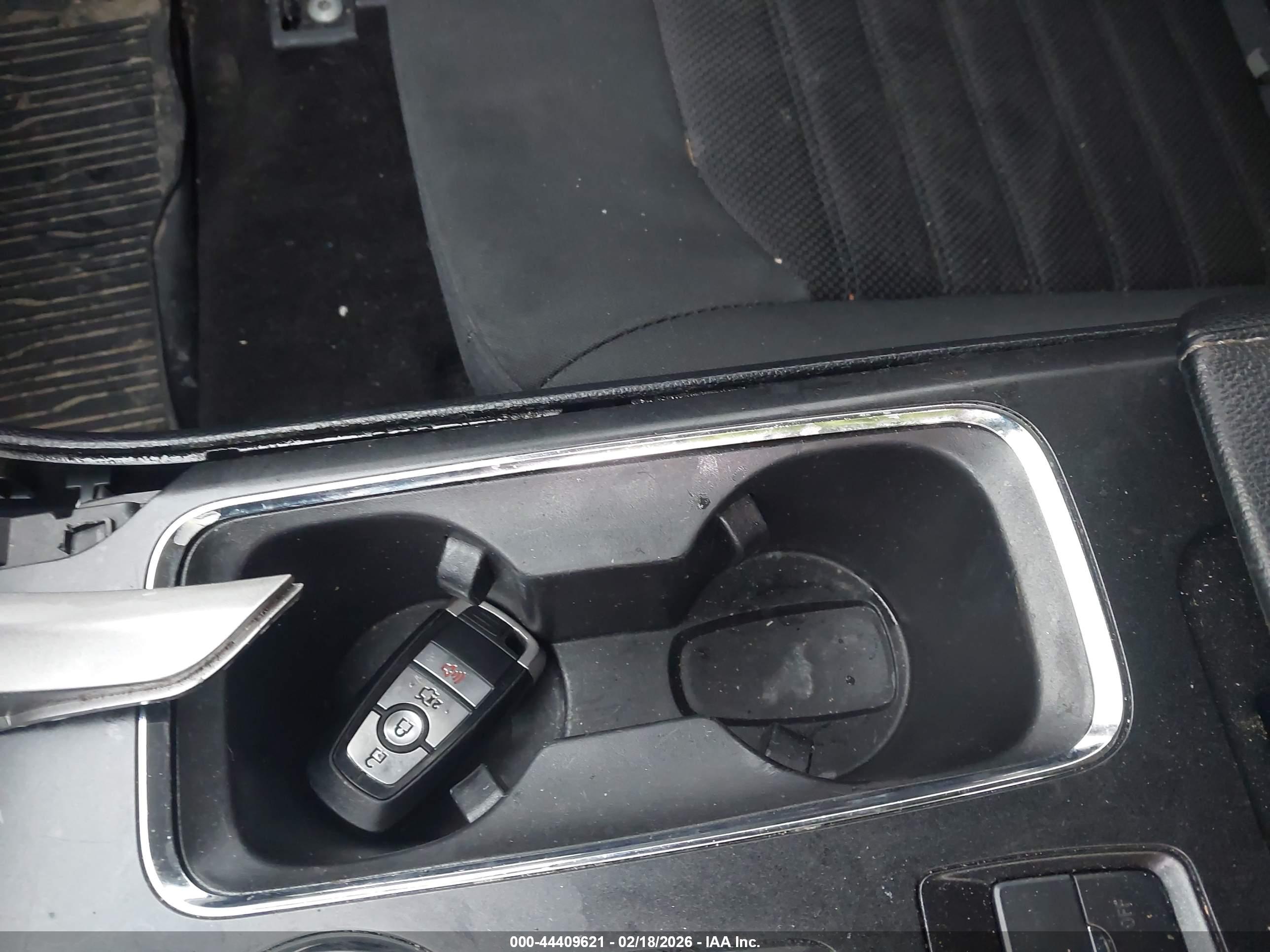 FORD FUSION image 11