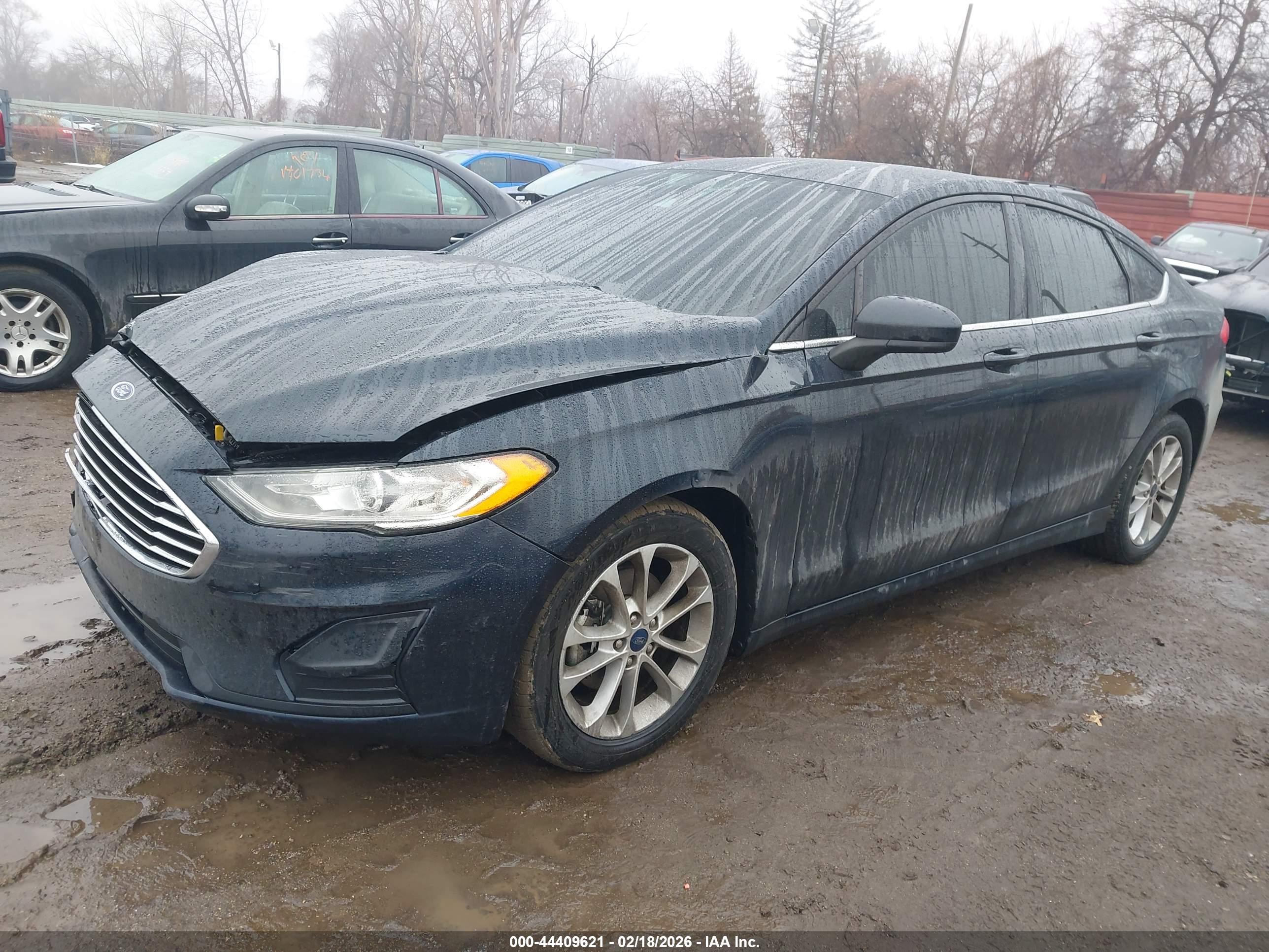 FORD FUSION image 2