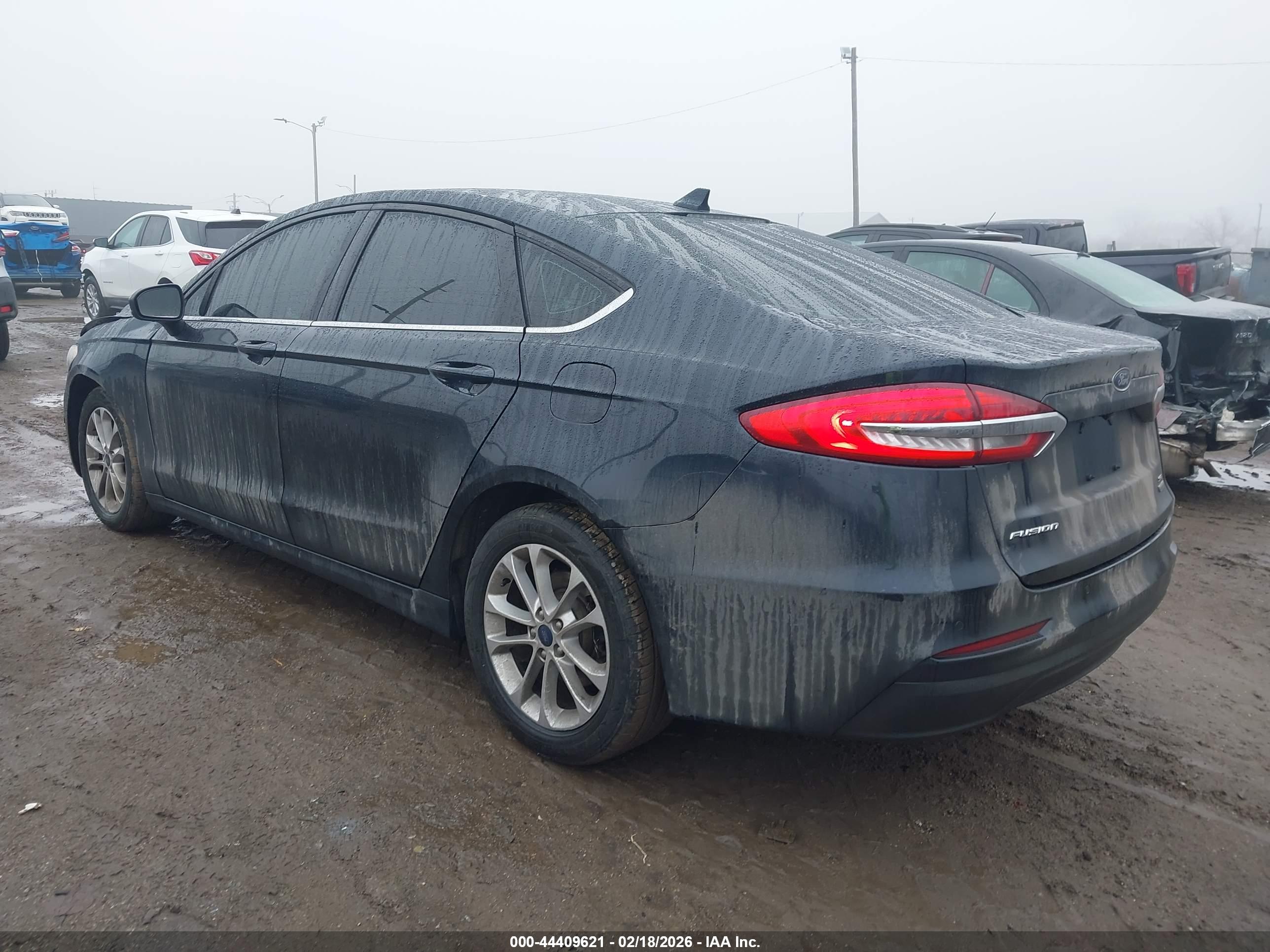 FORD FUSION image 3