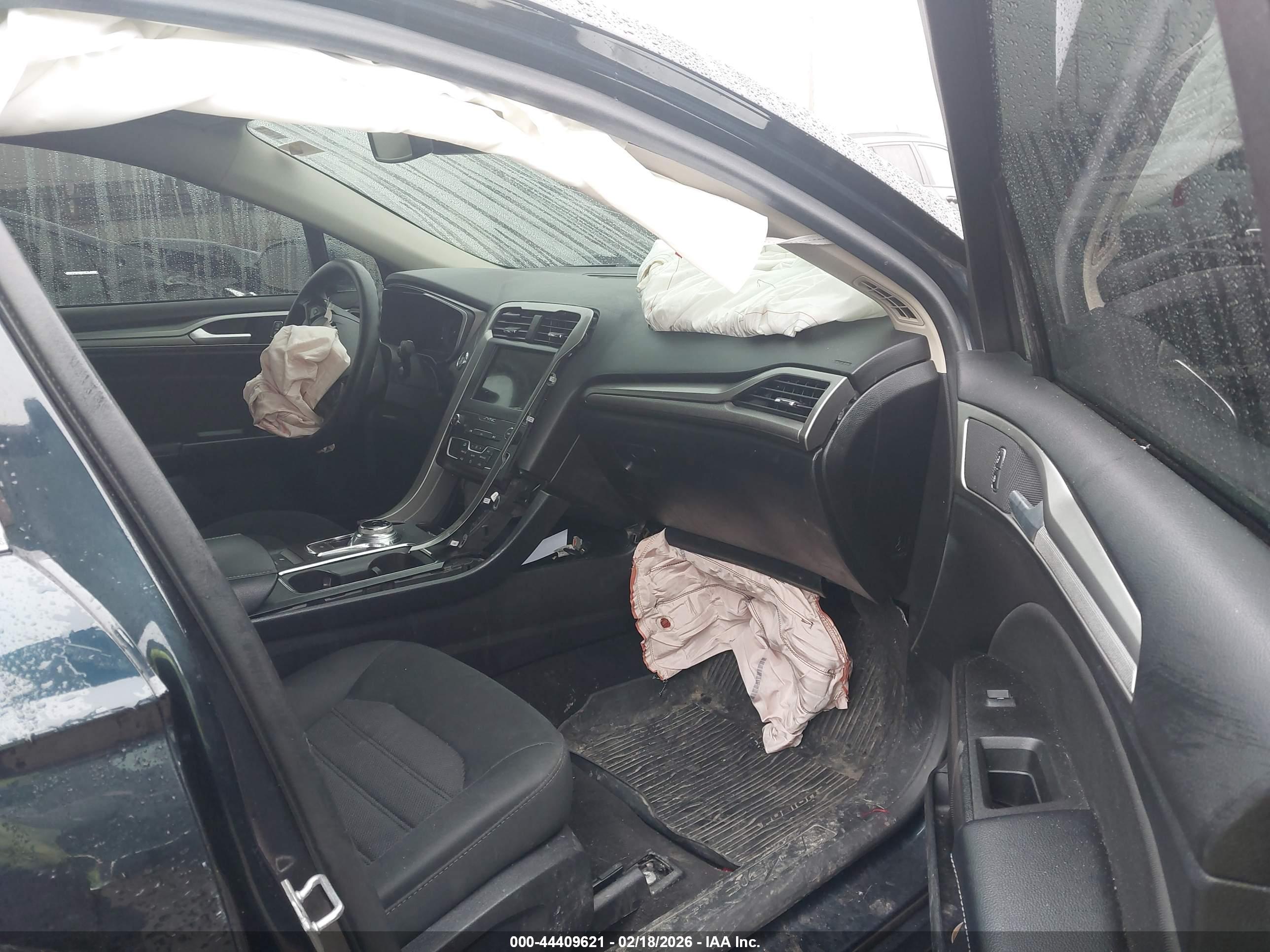 FORD FUSION image 5