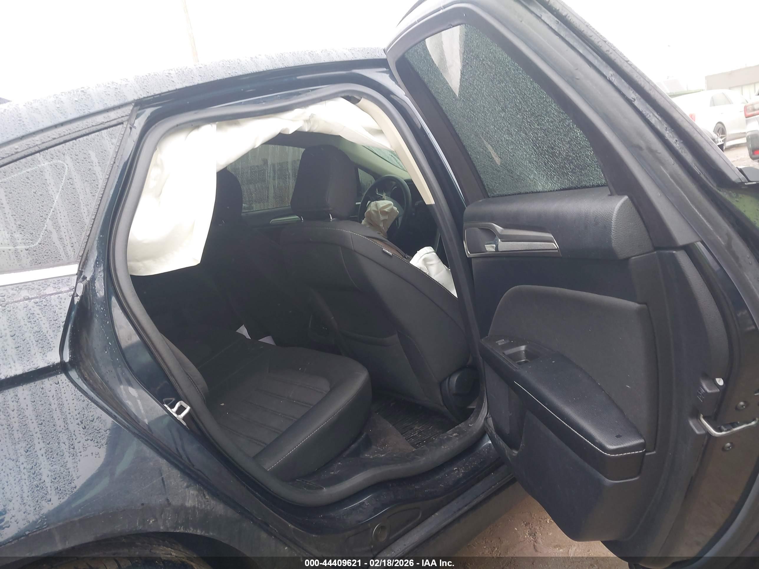 FORD FUSION image 8