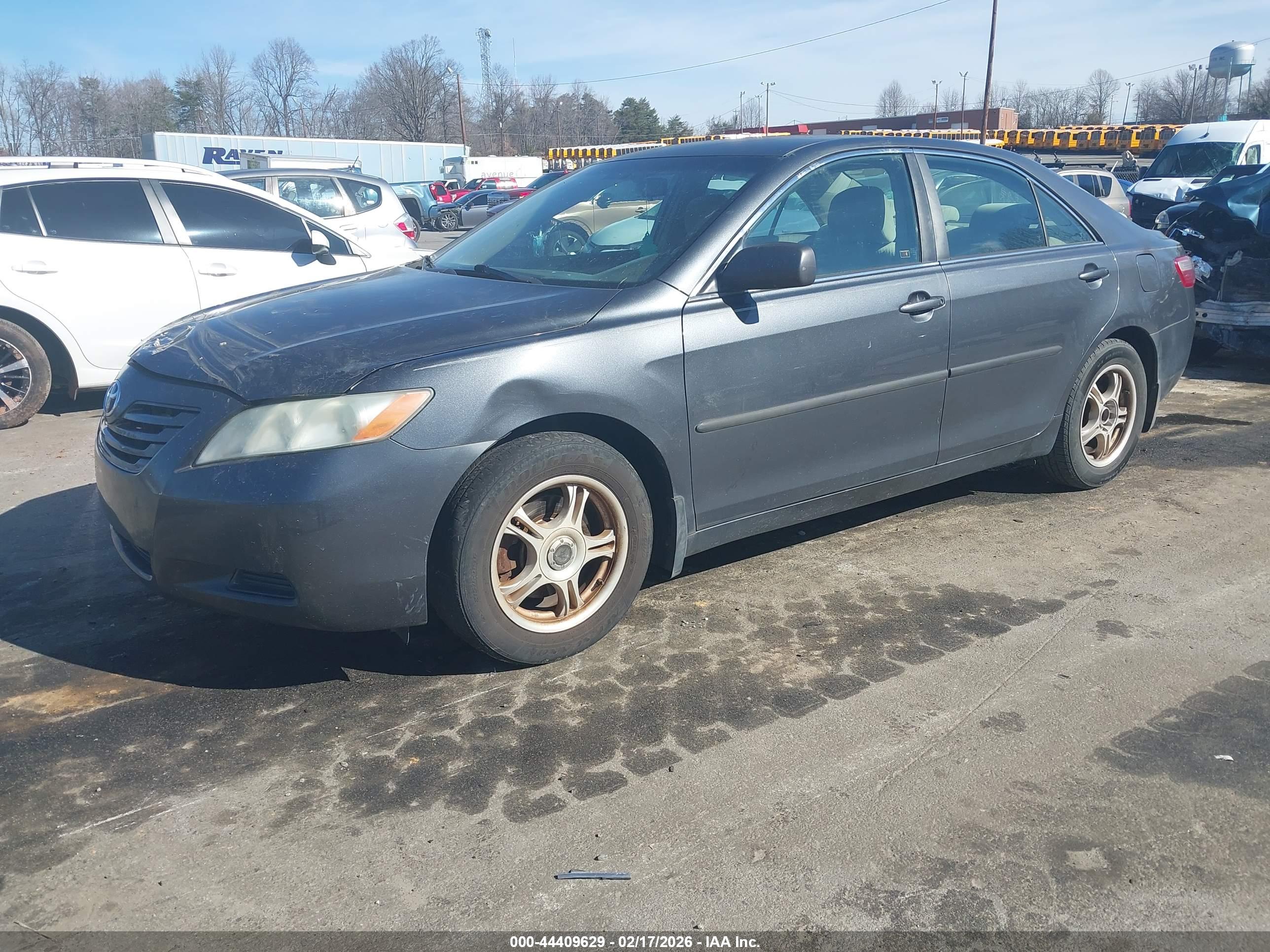 TOYOTA CAMRY image 2