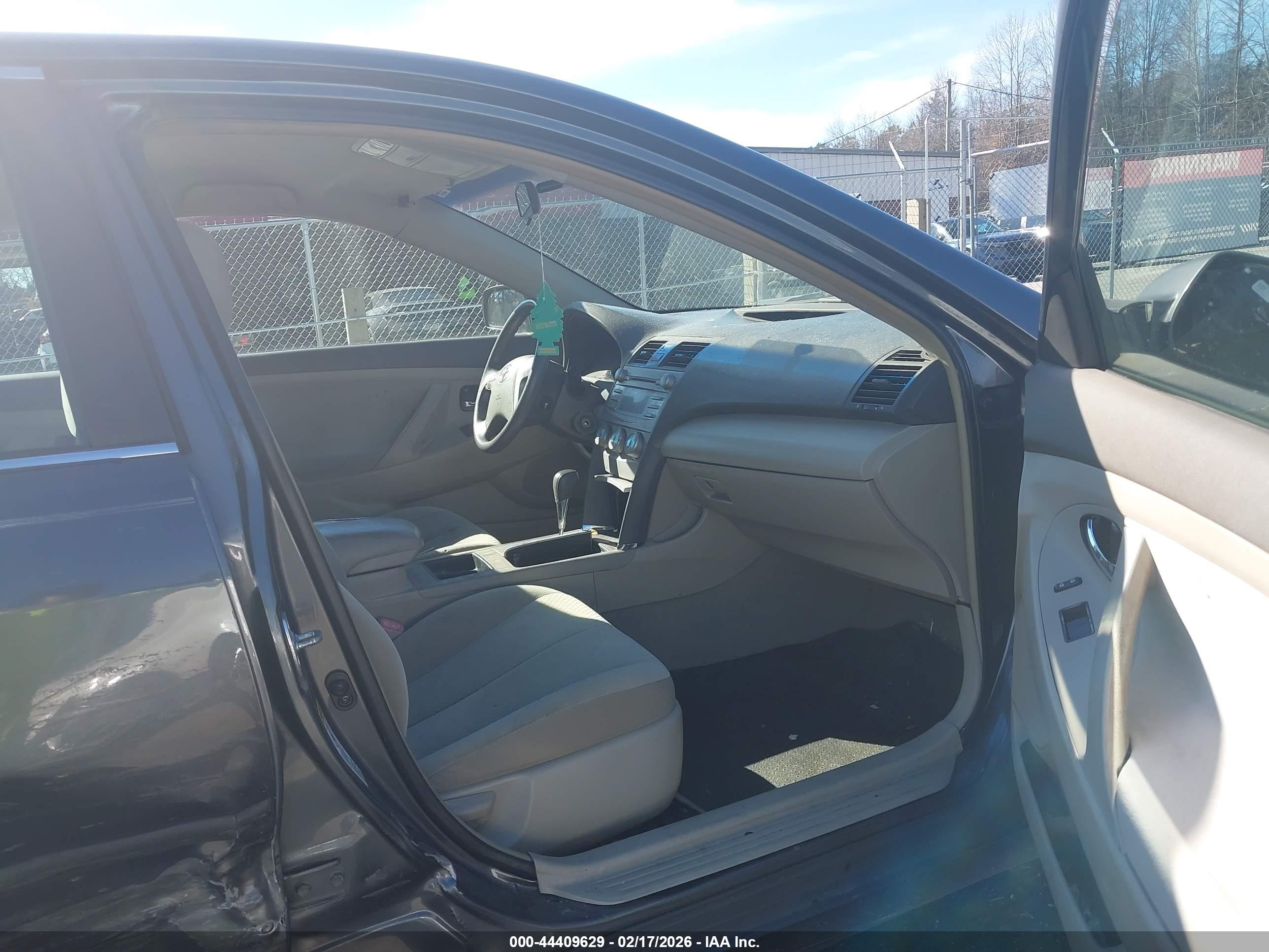 TOYOTA CAMRY image 5