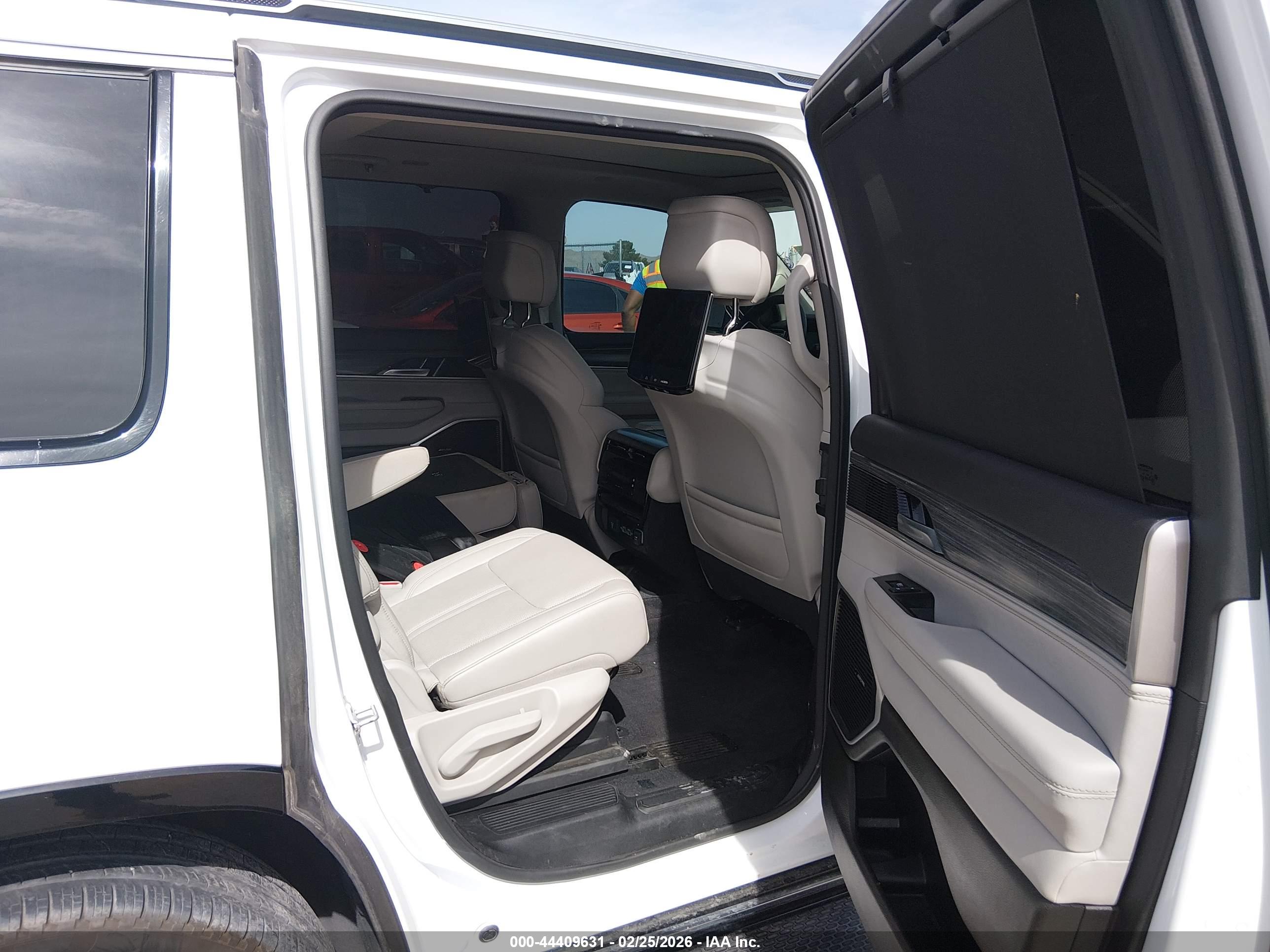 JEEP WAGONEER image 8