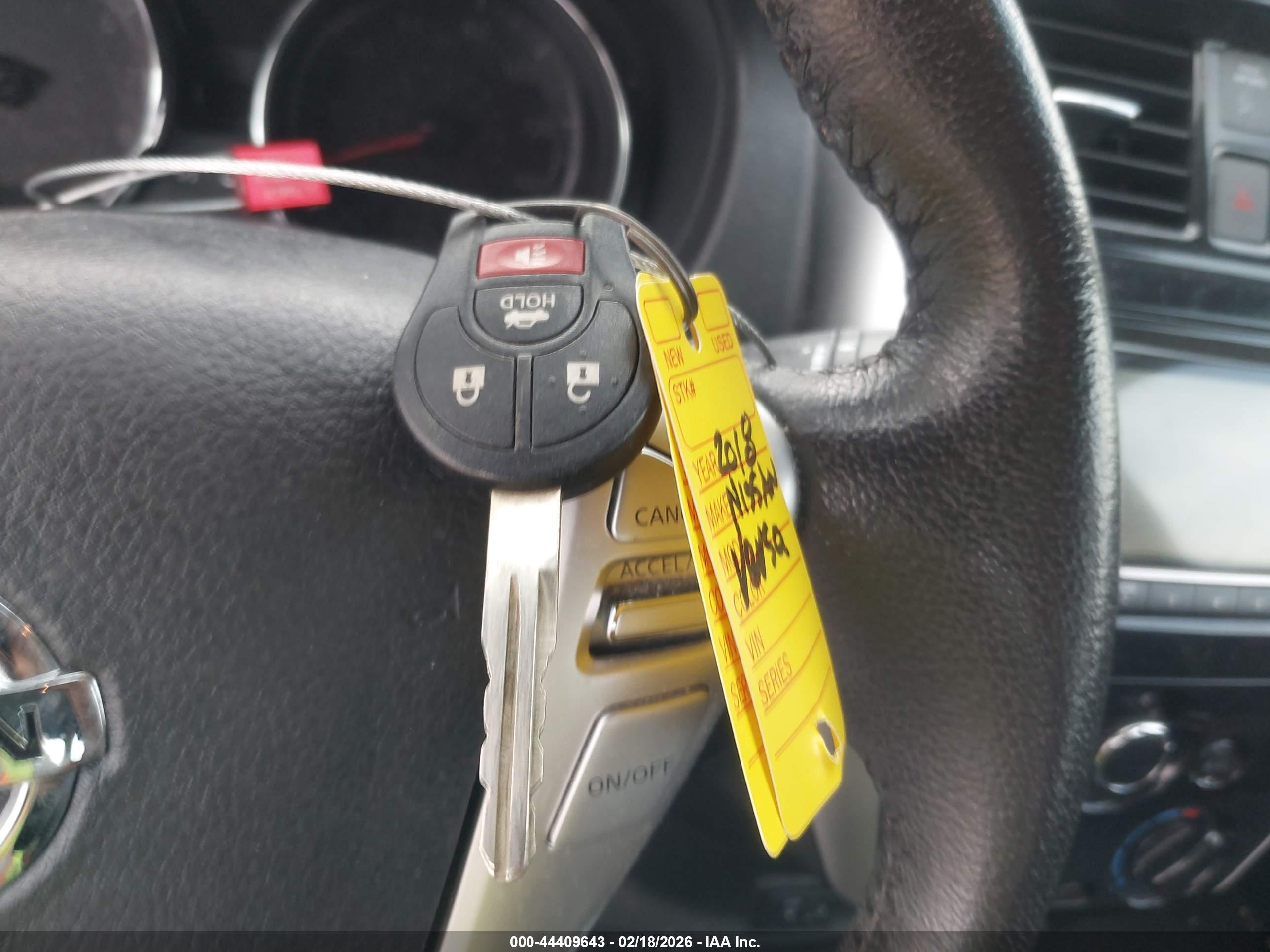 NISSAN VERSA image 11