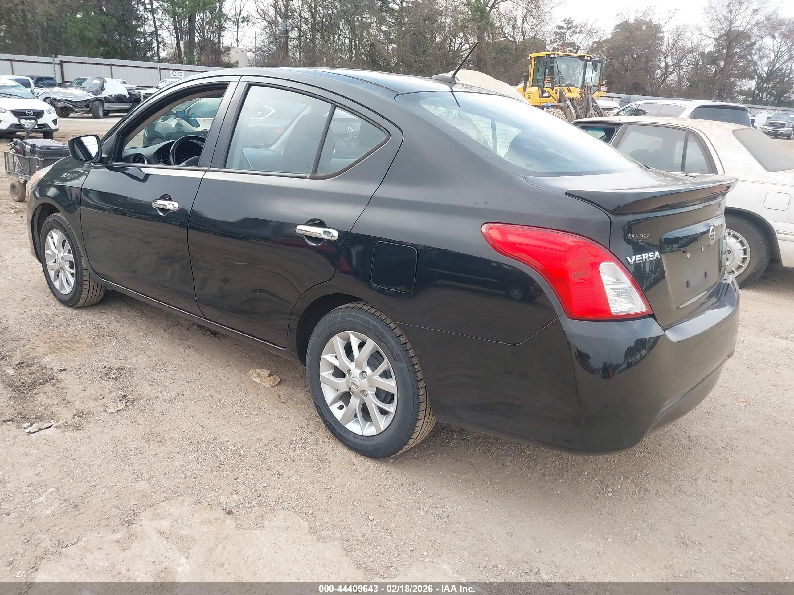 NISSAN VERSA image 3