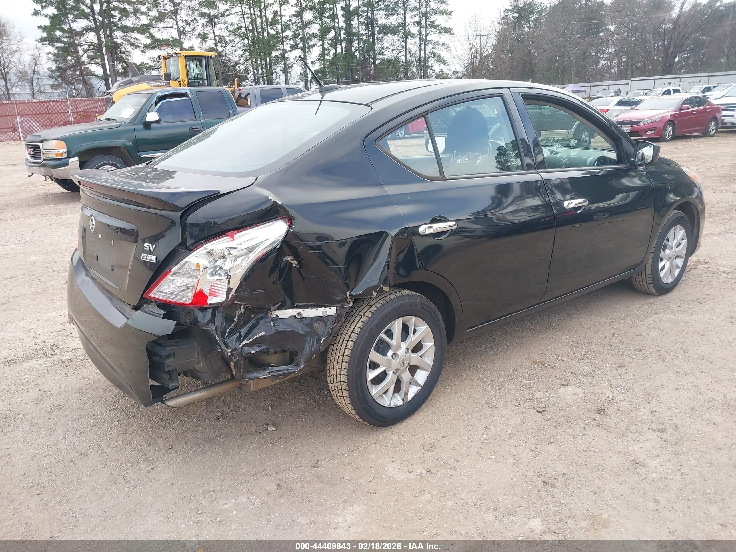 NISSAN VERSA image 4