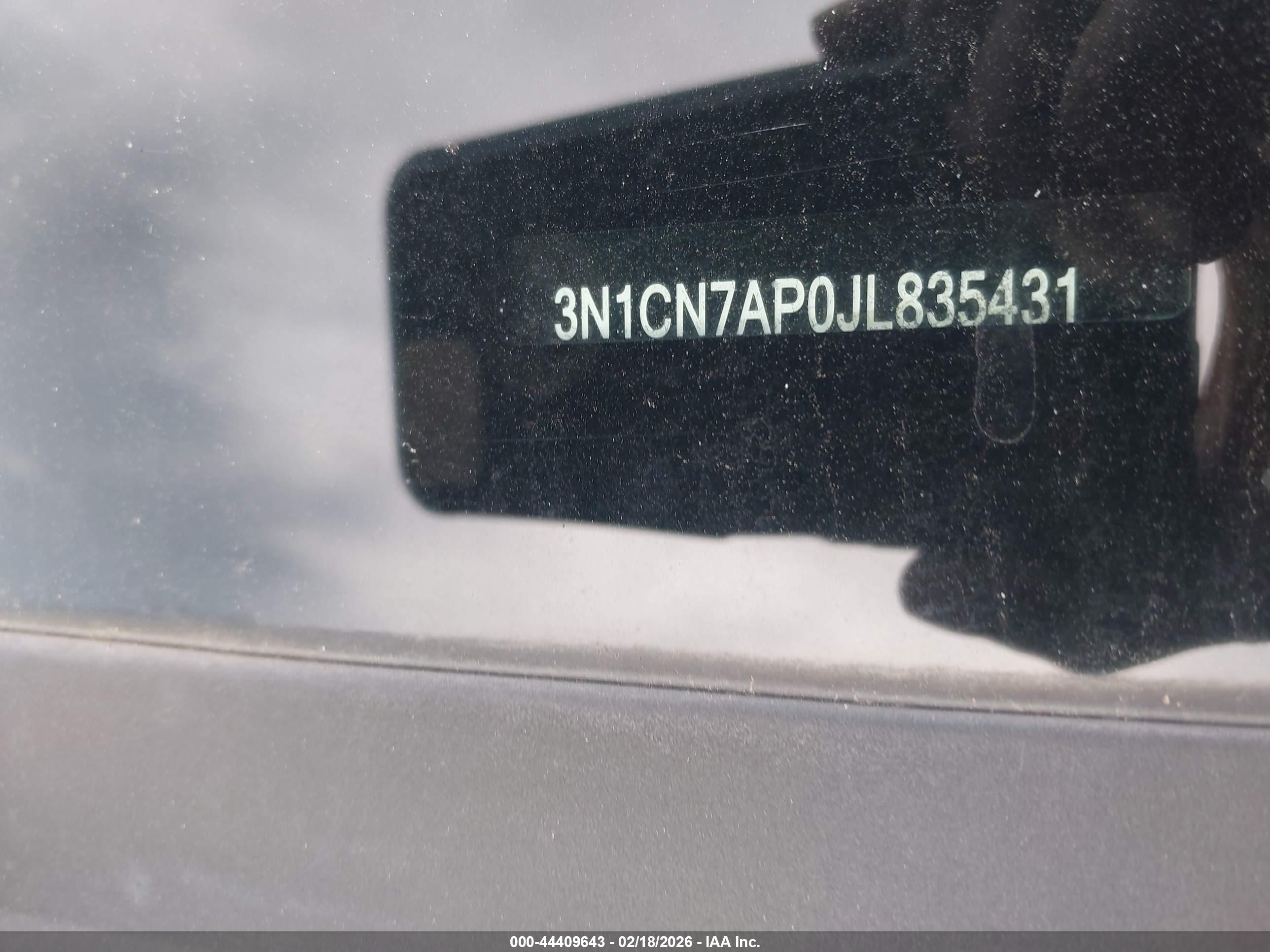 NISSAN VERSA image 9