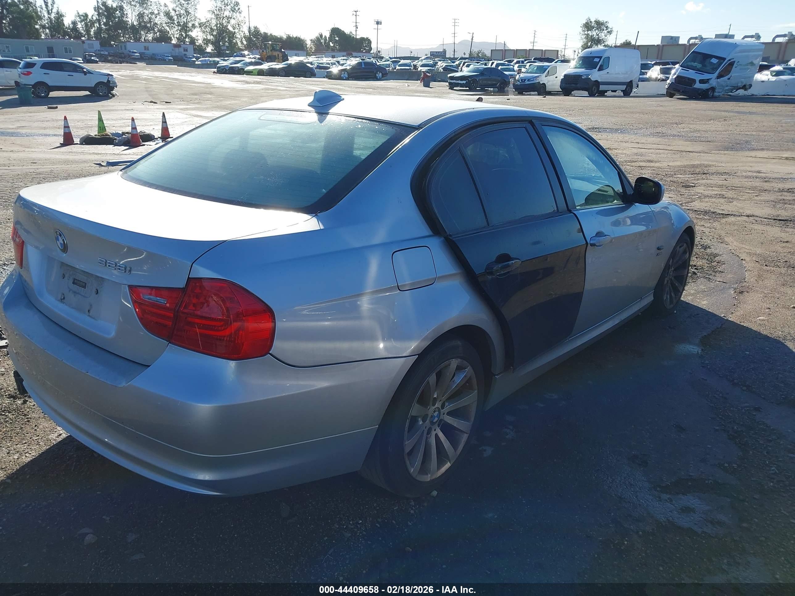 BMW 328I image 4