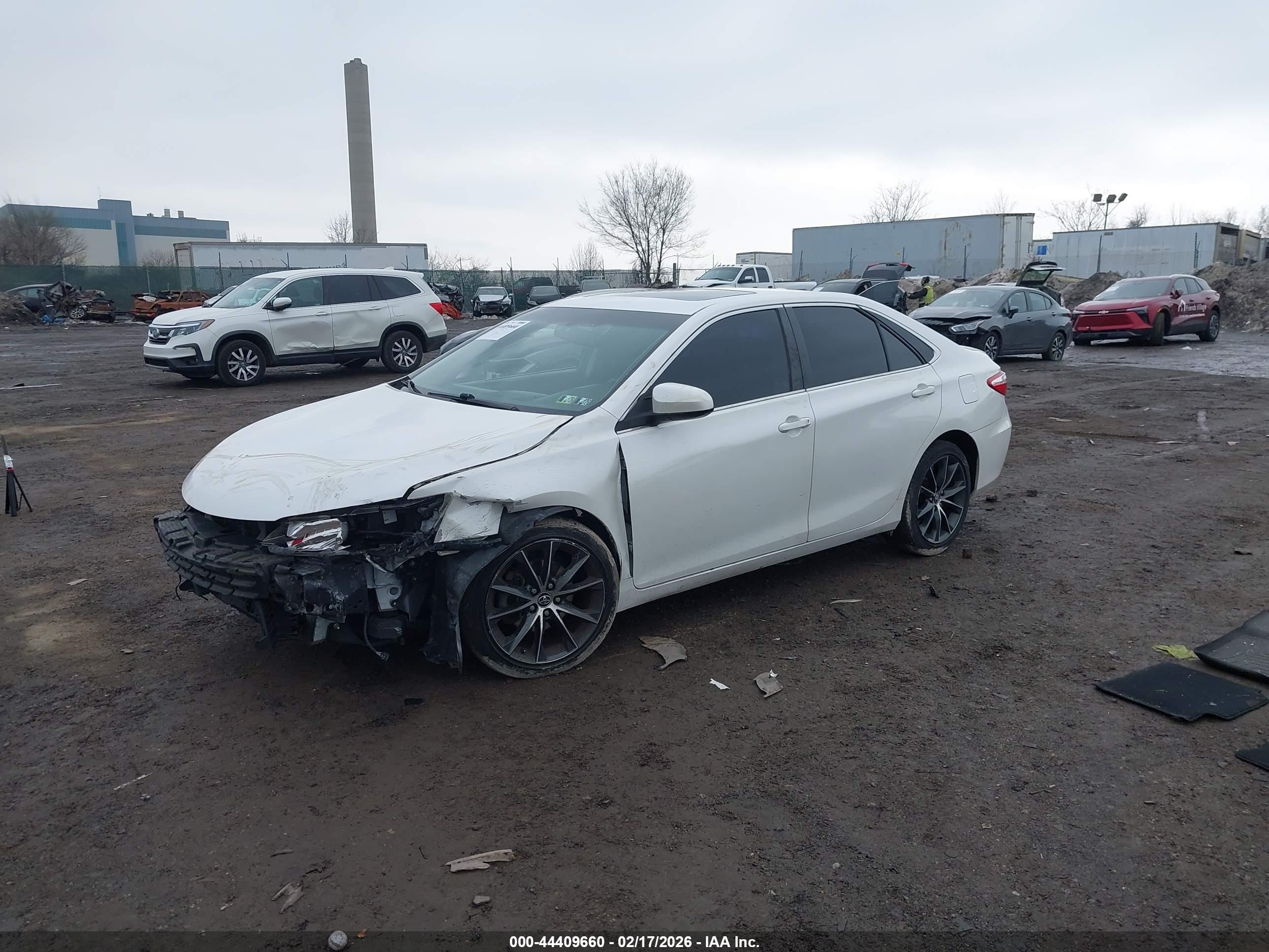 TOYOTA CAMRY image 2