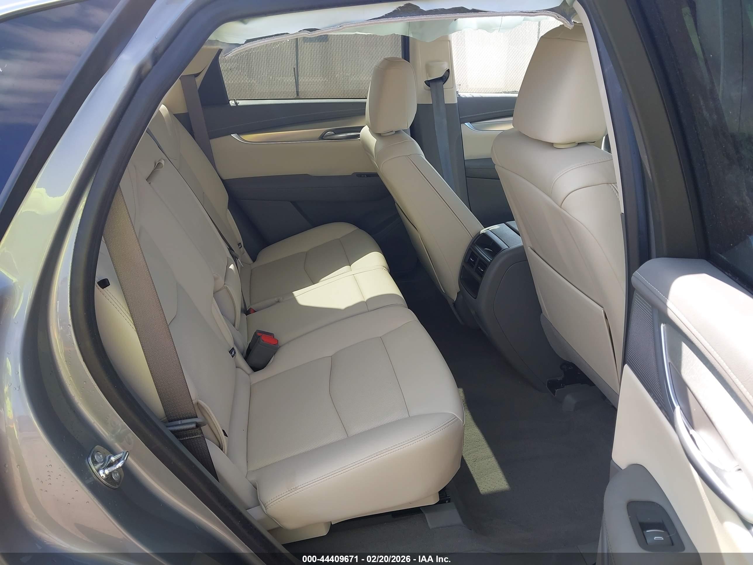 CADILLAC XT5 image 8