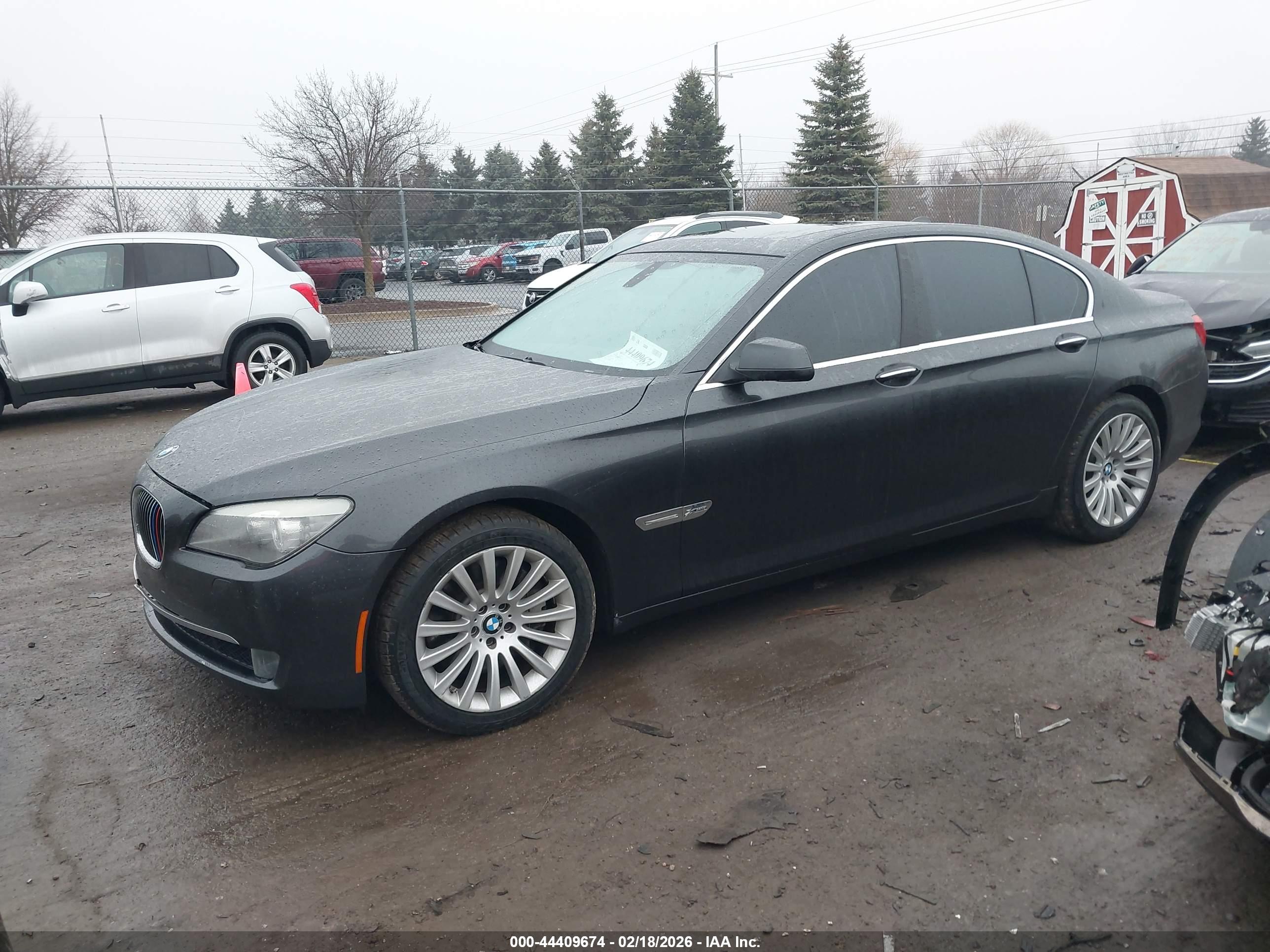 BMW 750I image 2