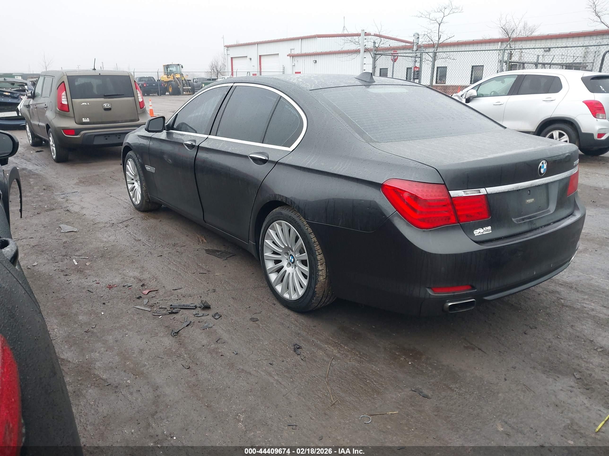BMW 750I image 3