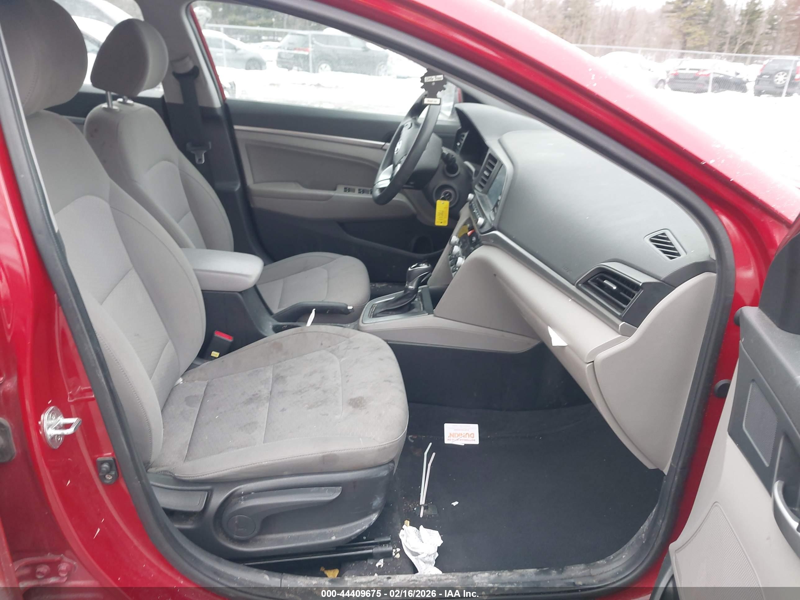 HYUNDAI ELANTRA image 5