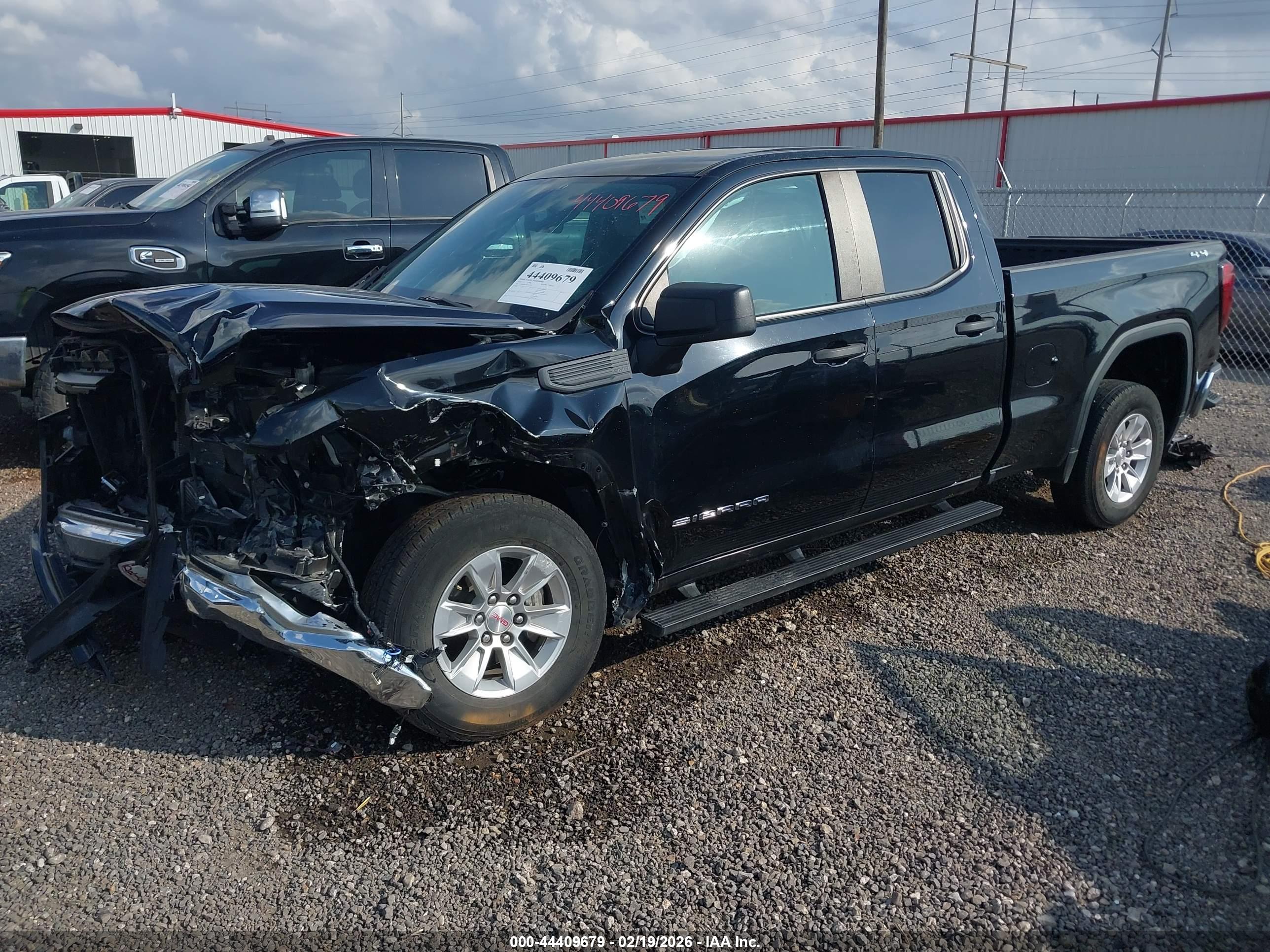 GMC SIERRA image 2