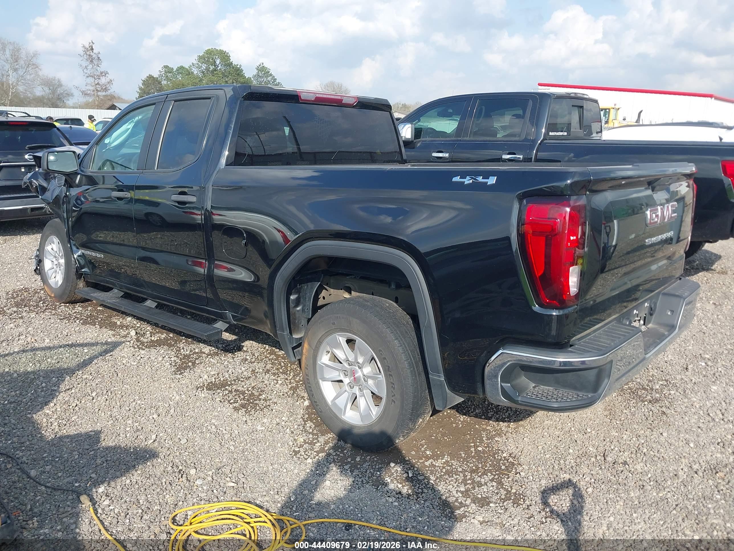 GMC SIERRA image 3