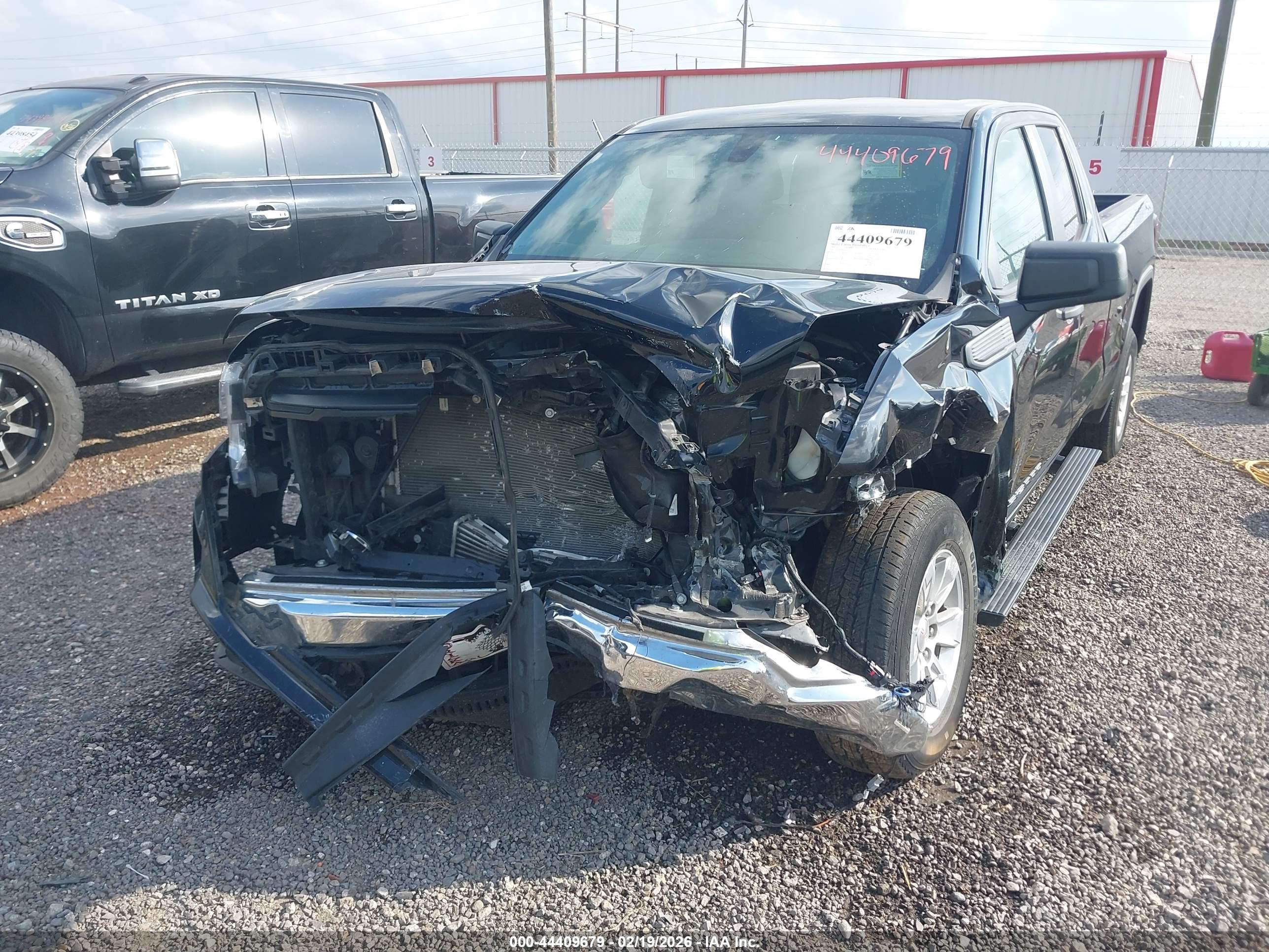 GMC SIERRA image 6
