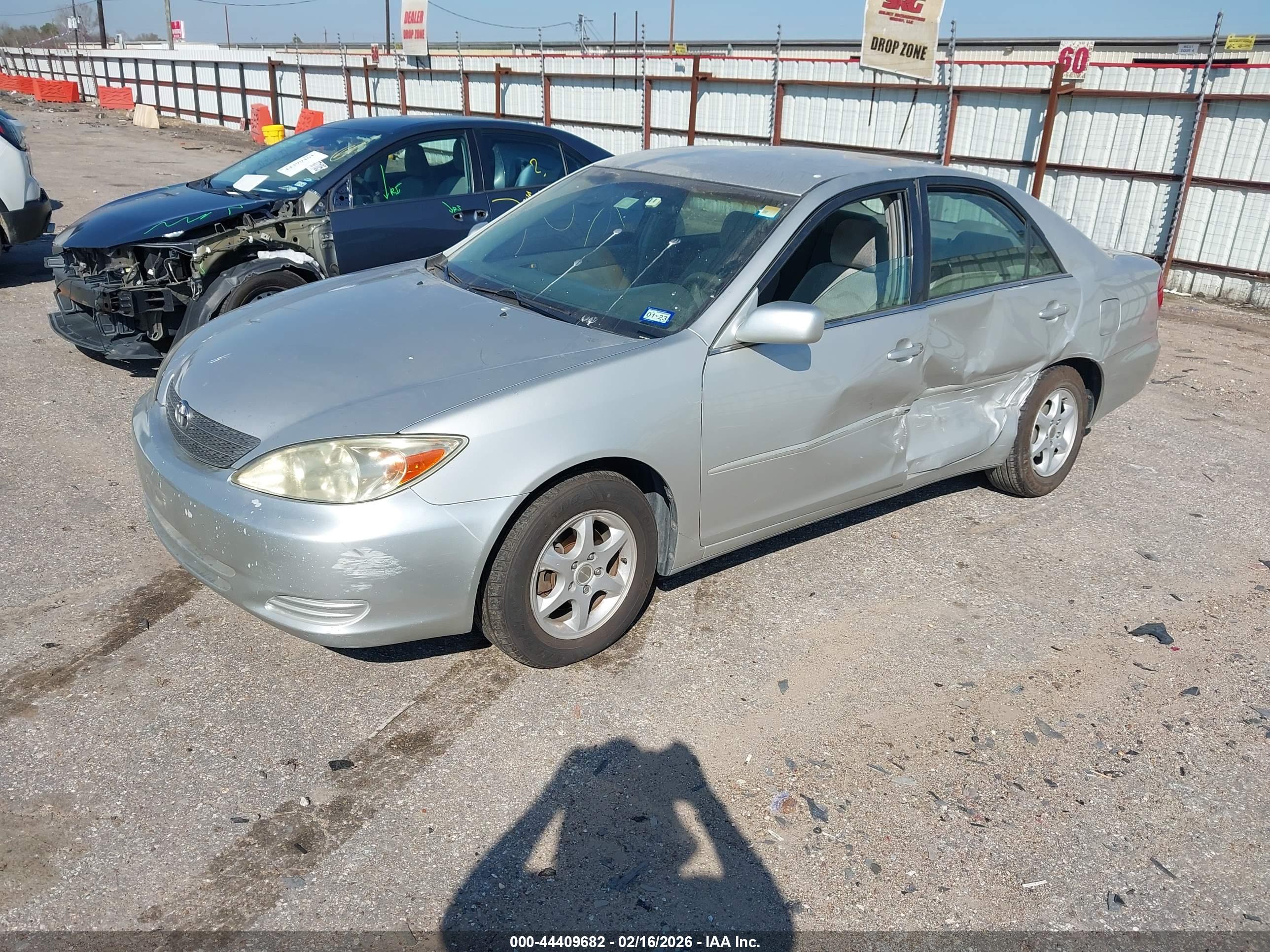 TOYOTA CAMRY image 2