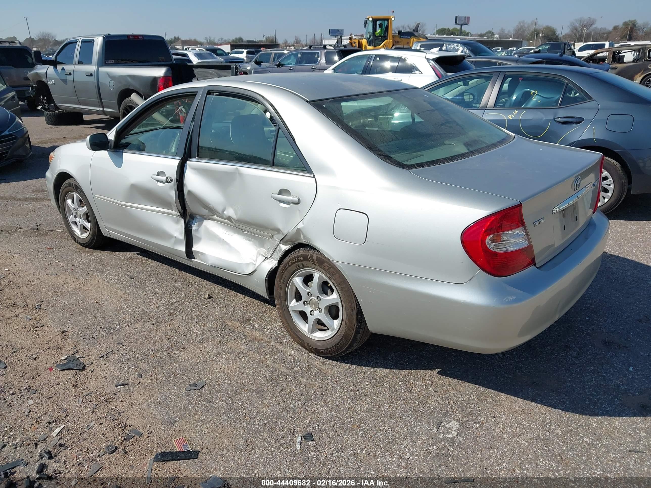 TOYOTA CAMRY image 3