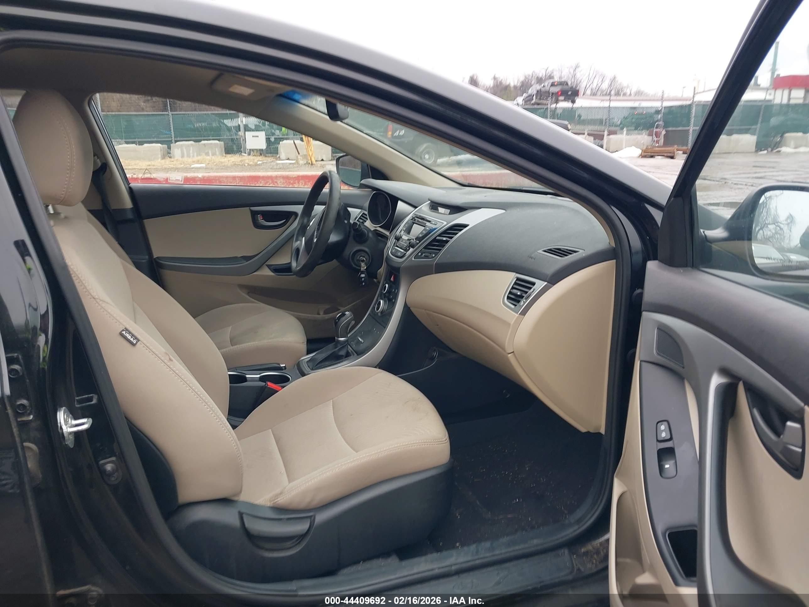 HYUNDAI ELANTRA image 5