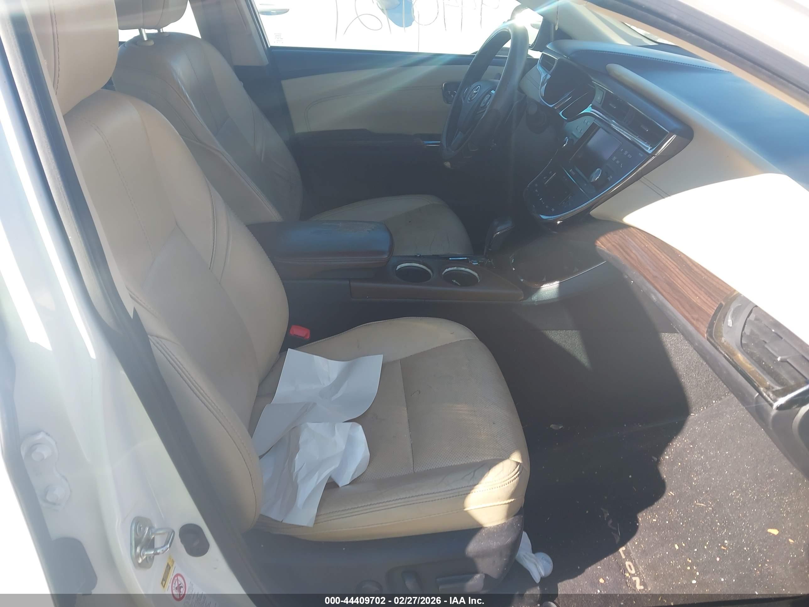 TOYOTA AVALON image 5
