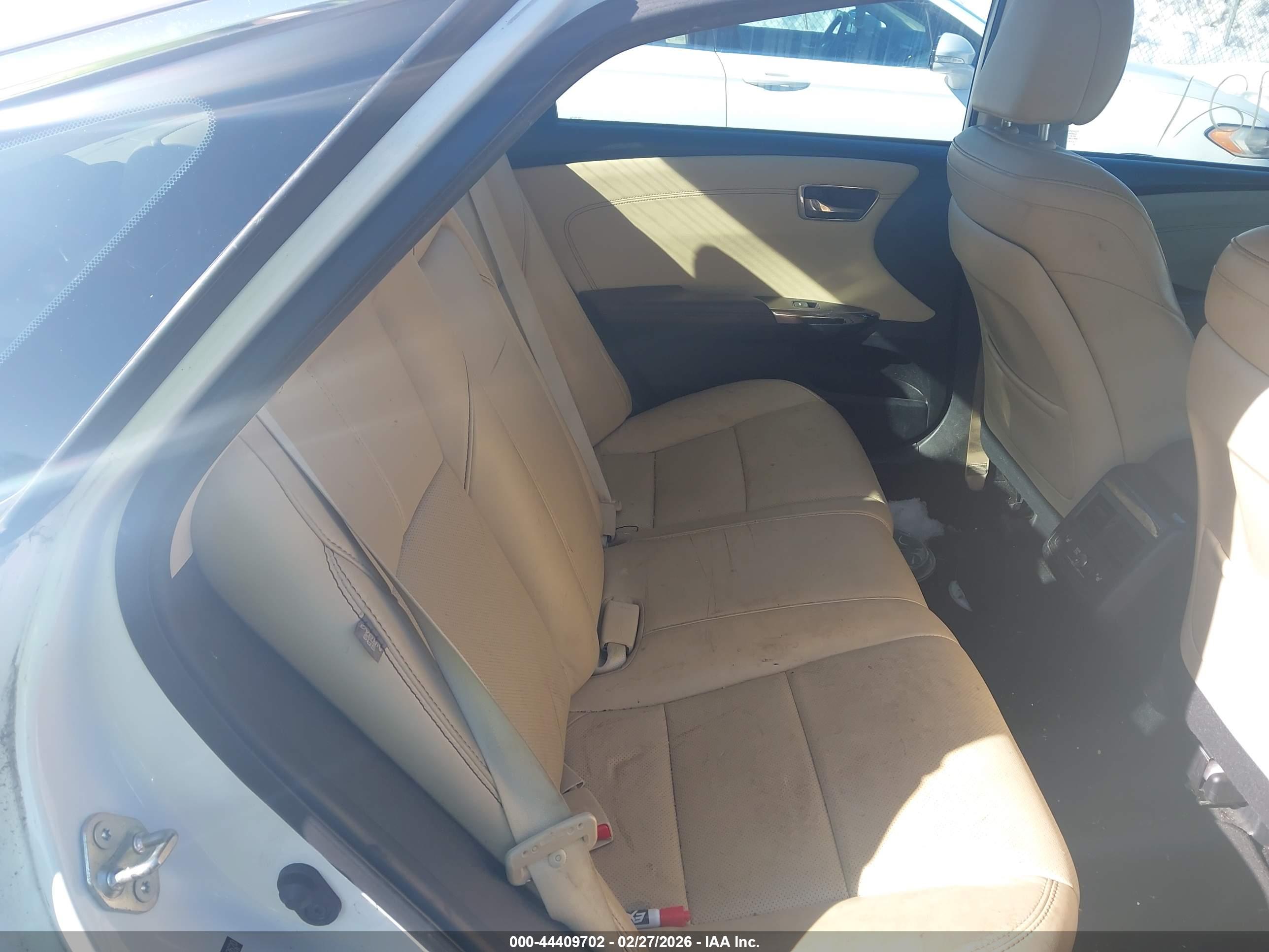 TOYOTA AVALON image 8