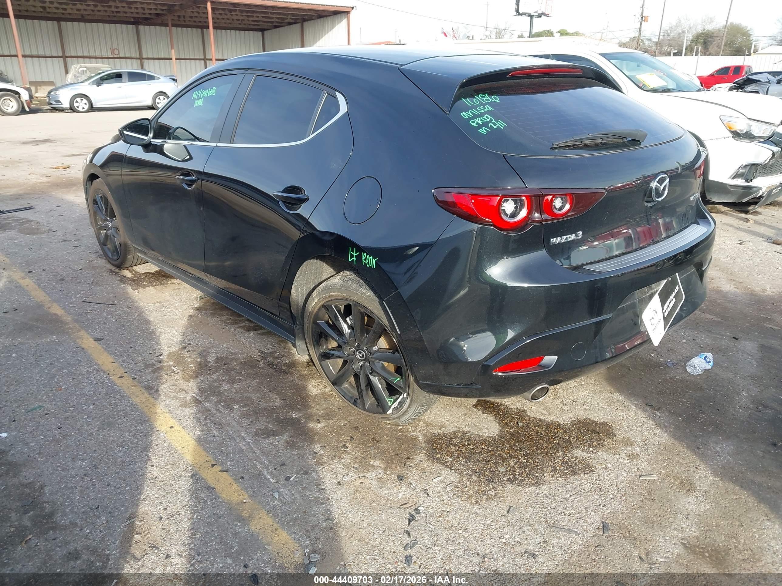 MAZDA MAZDA3 image 3