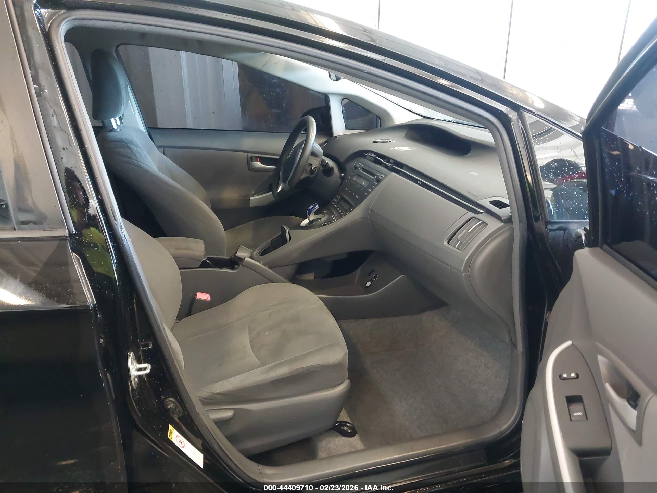 TOYOTA PRIUS image 5