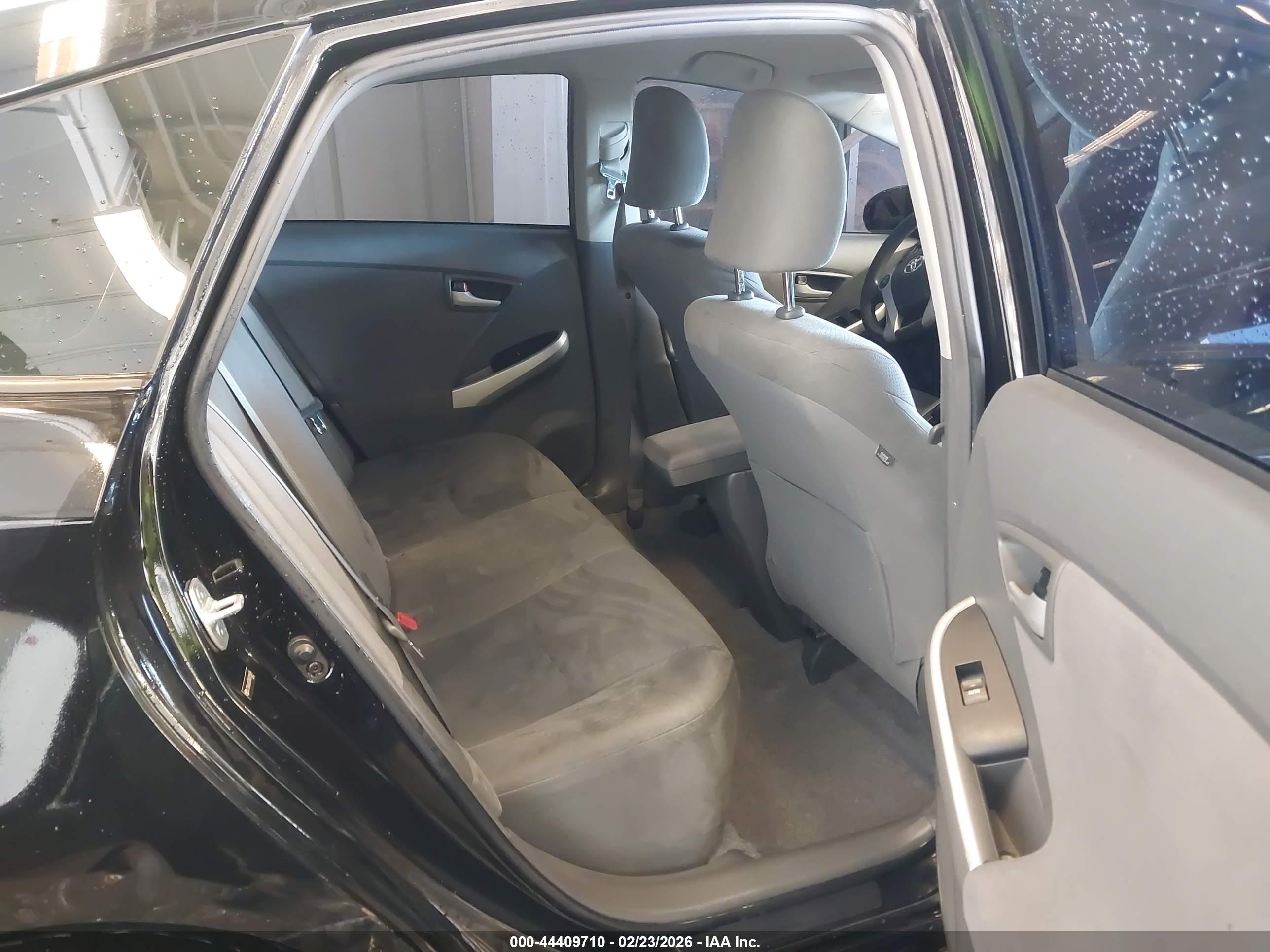 TOYOTA PRIUS image 8
