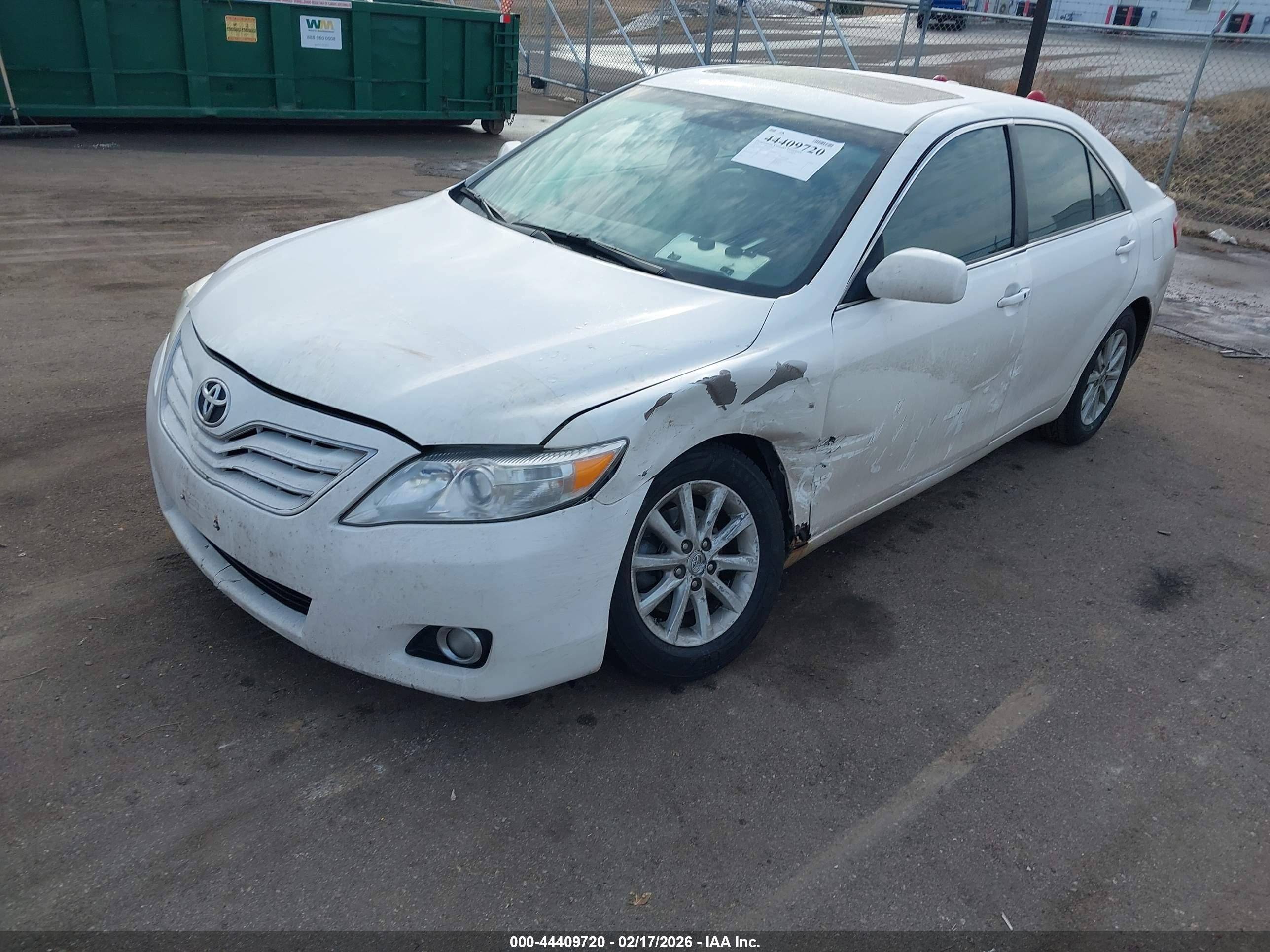 TOYOTA CAMRY image 2