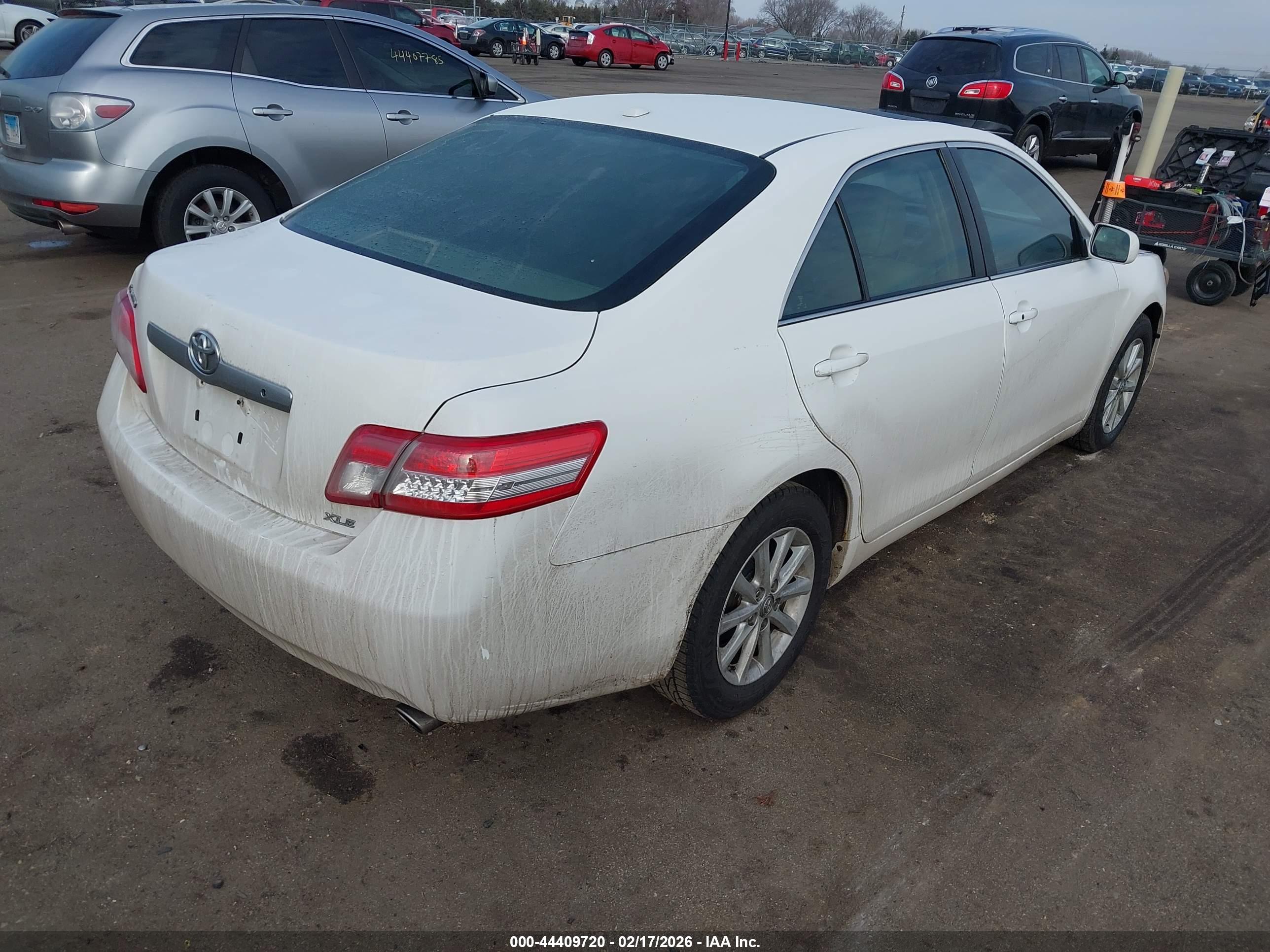 TOYOTA CAMRY image 4