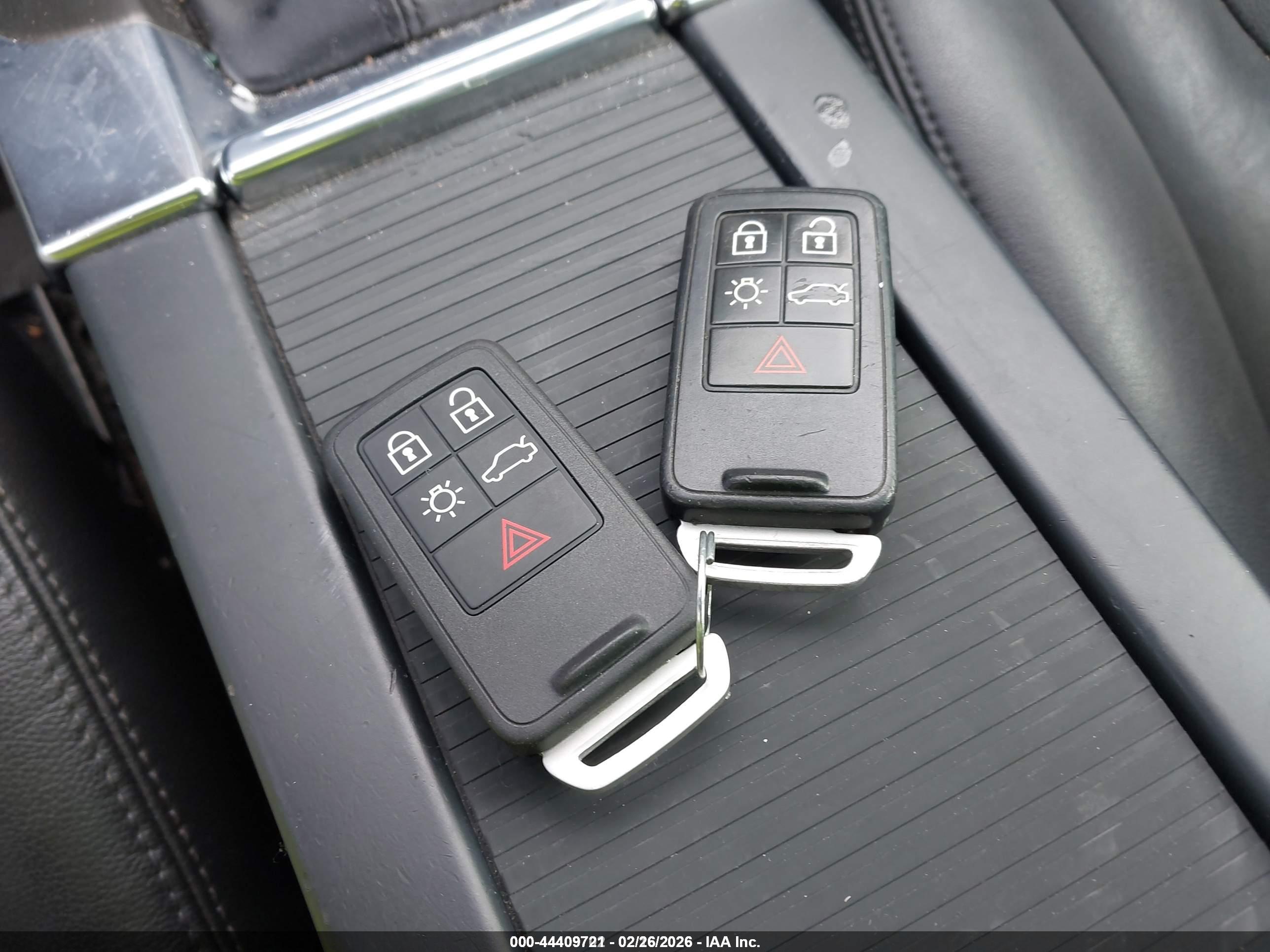 VOLVO S60 image 11