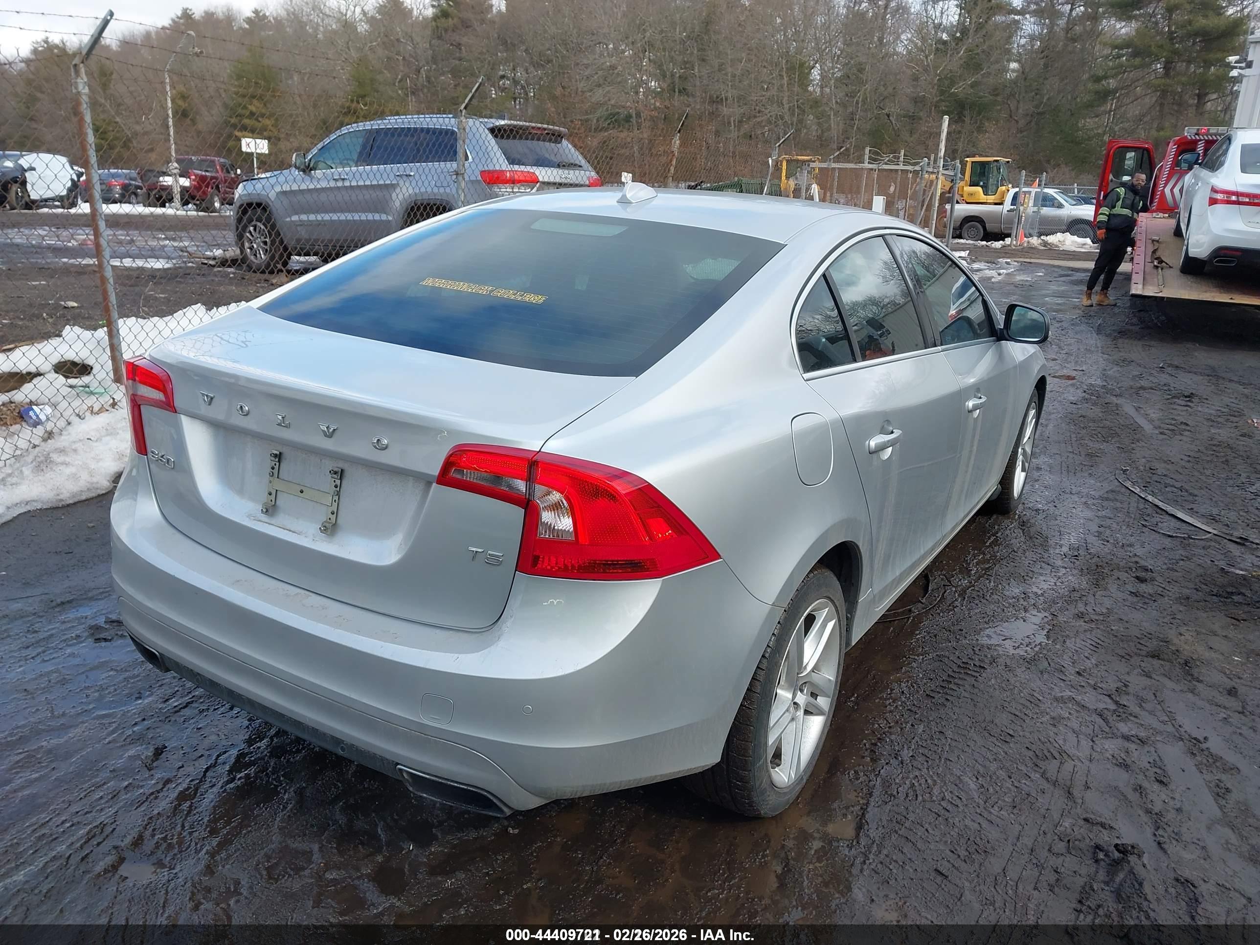 VOLVO S60 image 4