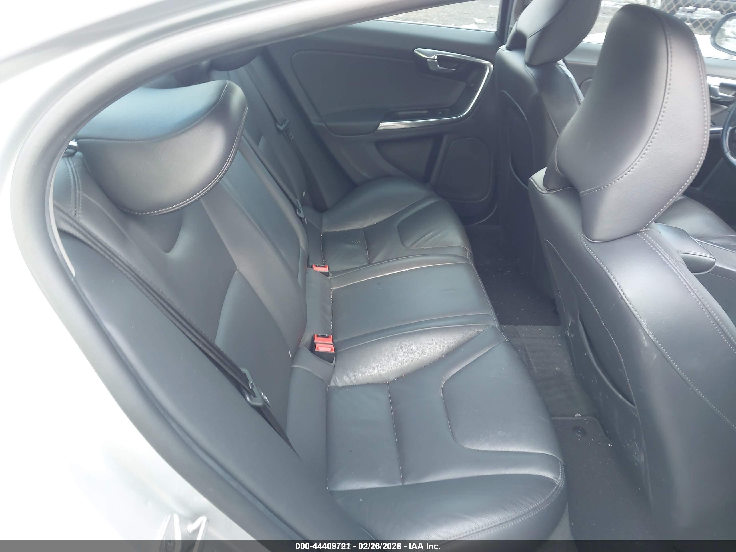 VOLVO S60 image 8
