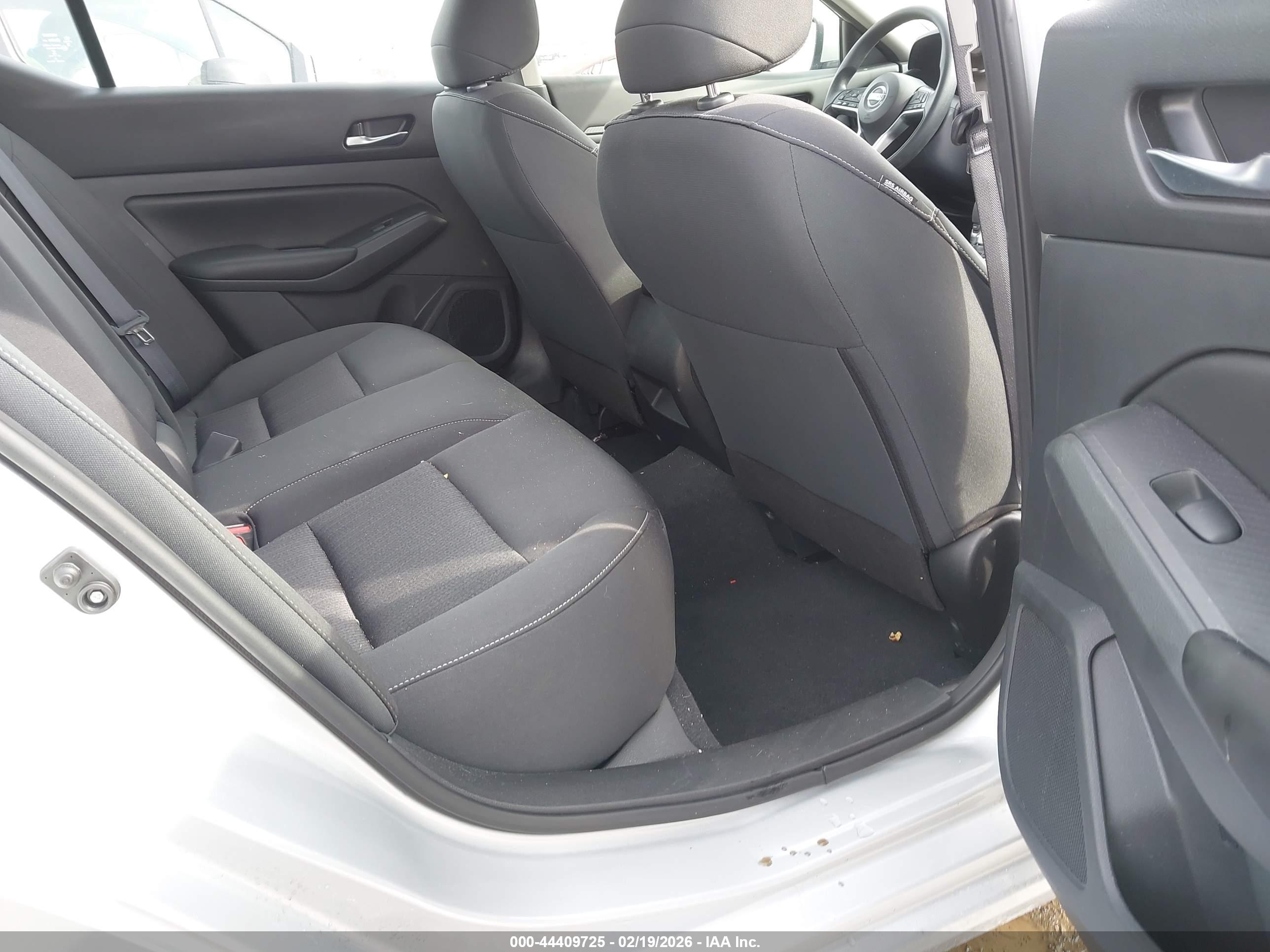 NISSAN ALTIMA image 8