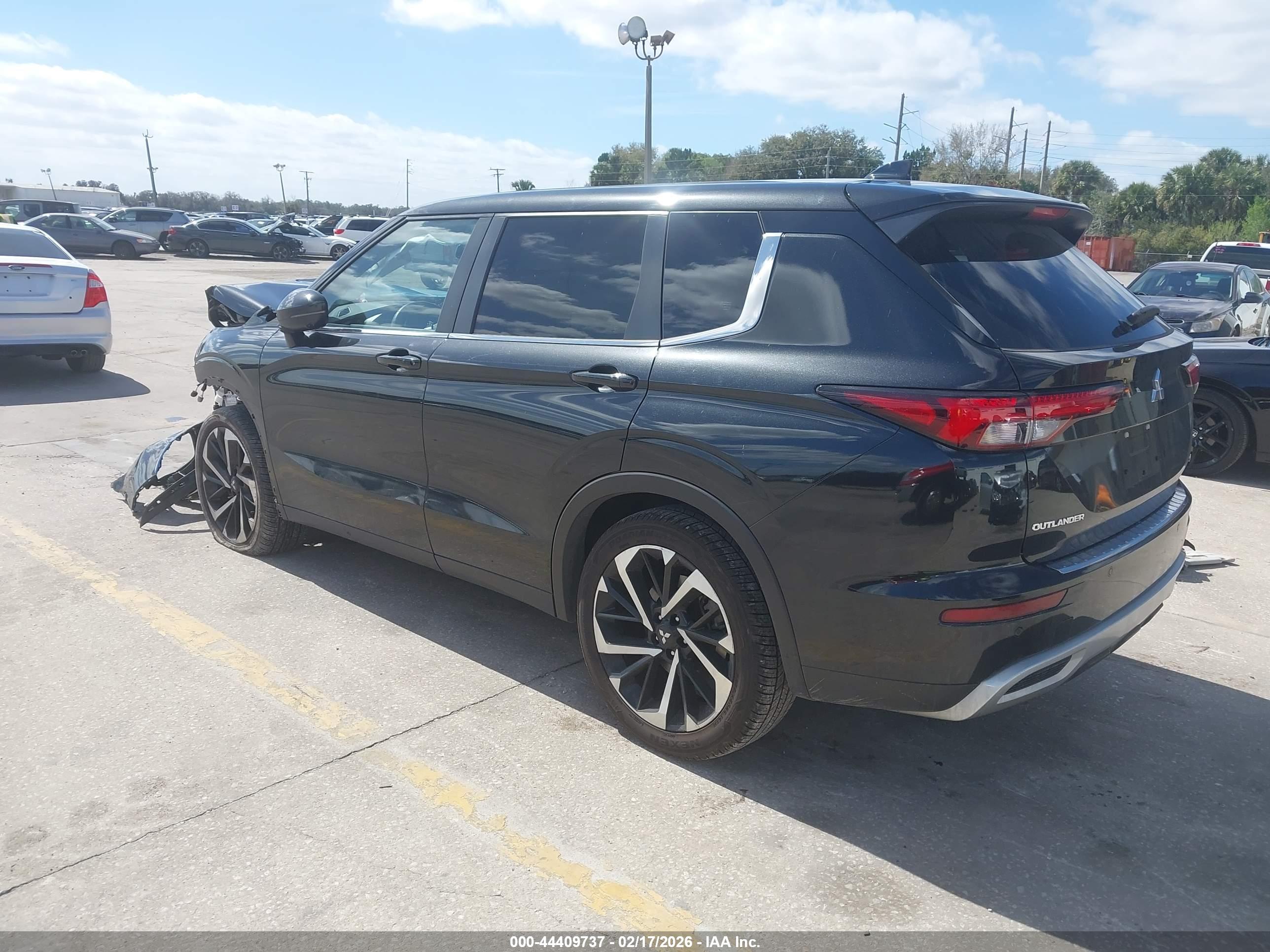 MITSUBISHI OUTLANDER image 3