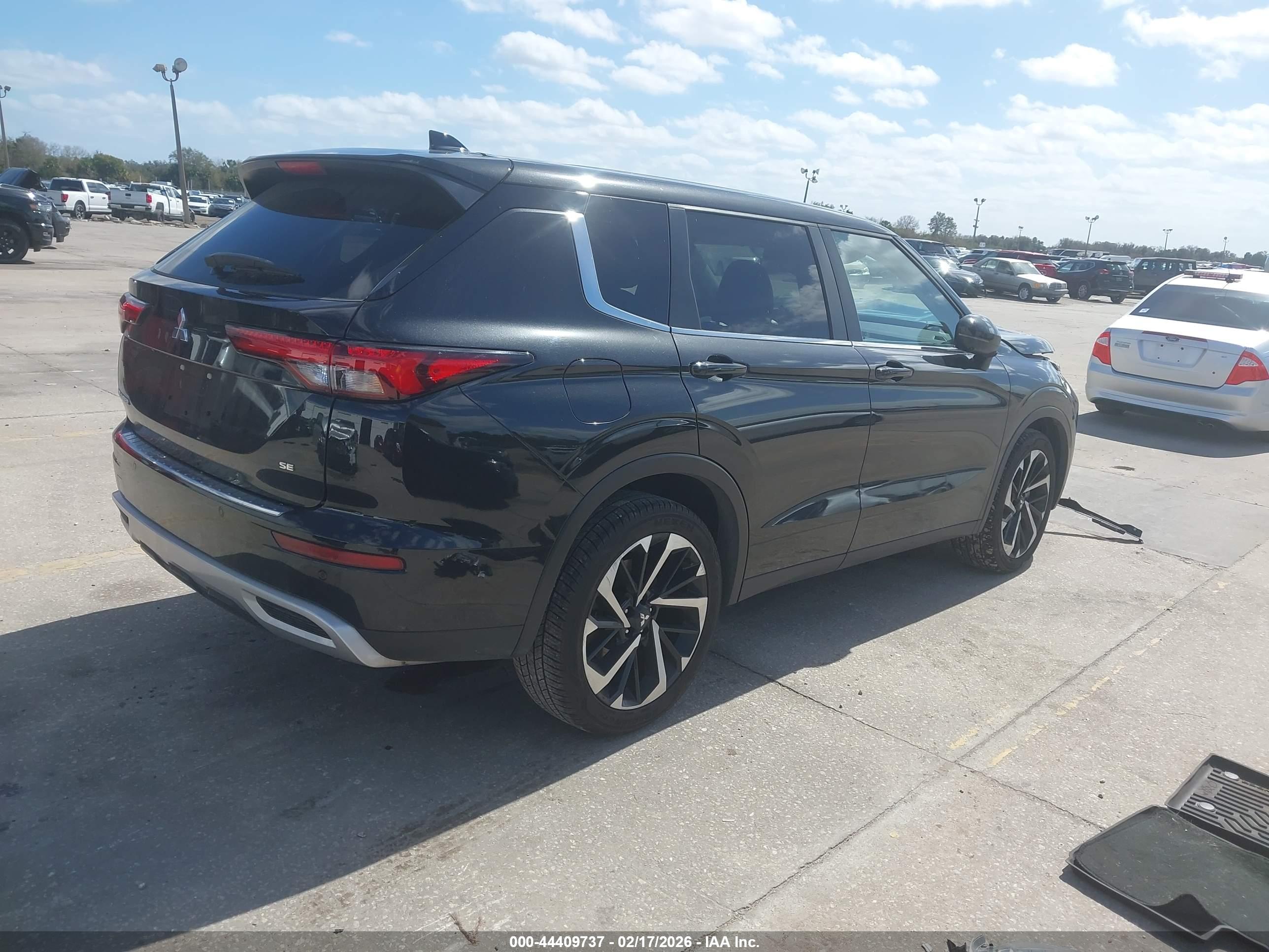 MITSUBISHI OUTLANDER image 4