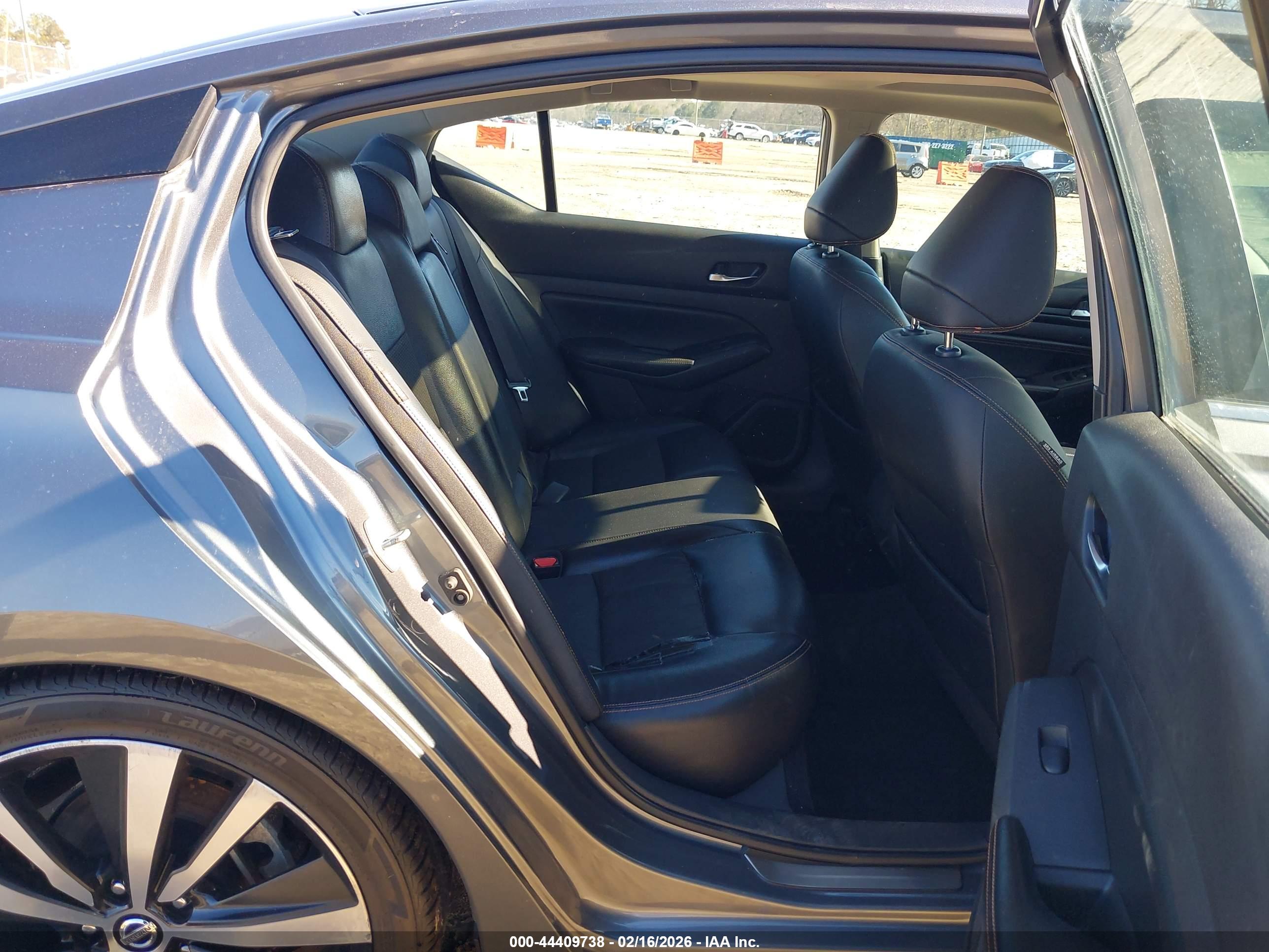NISSAN ALTIMA image 8