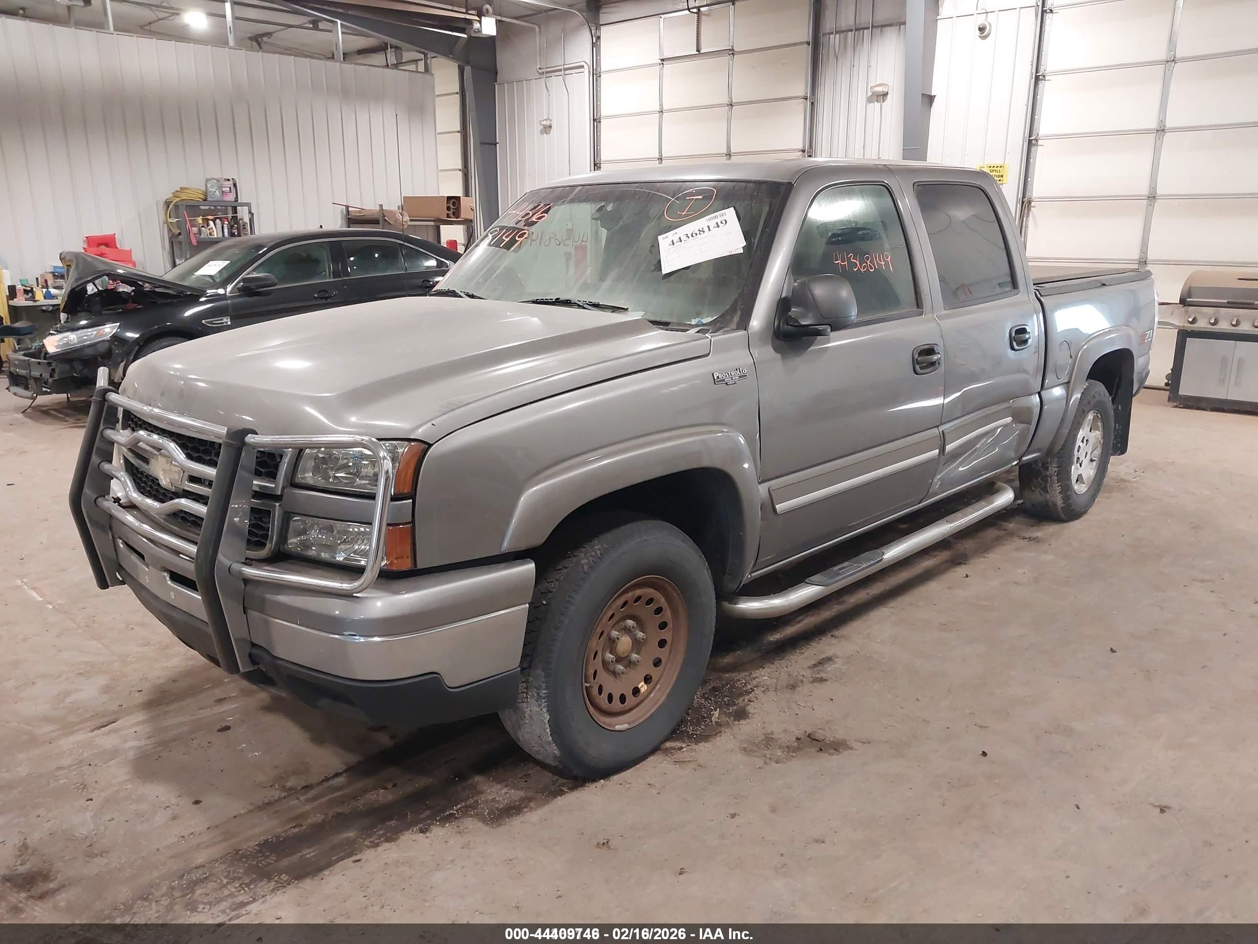 CHEVROLET SILVERADO image 2