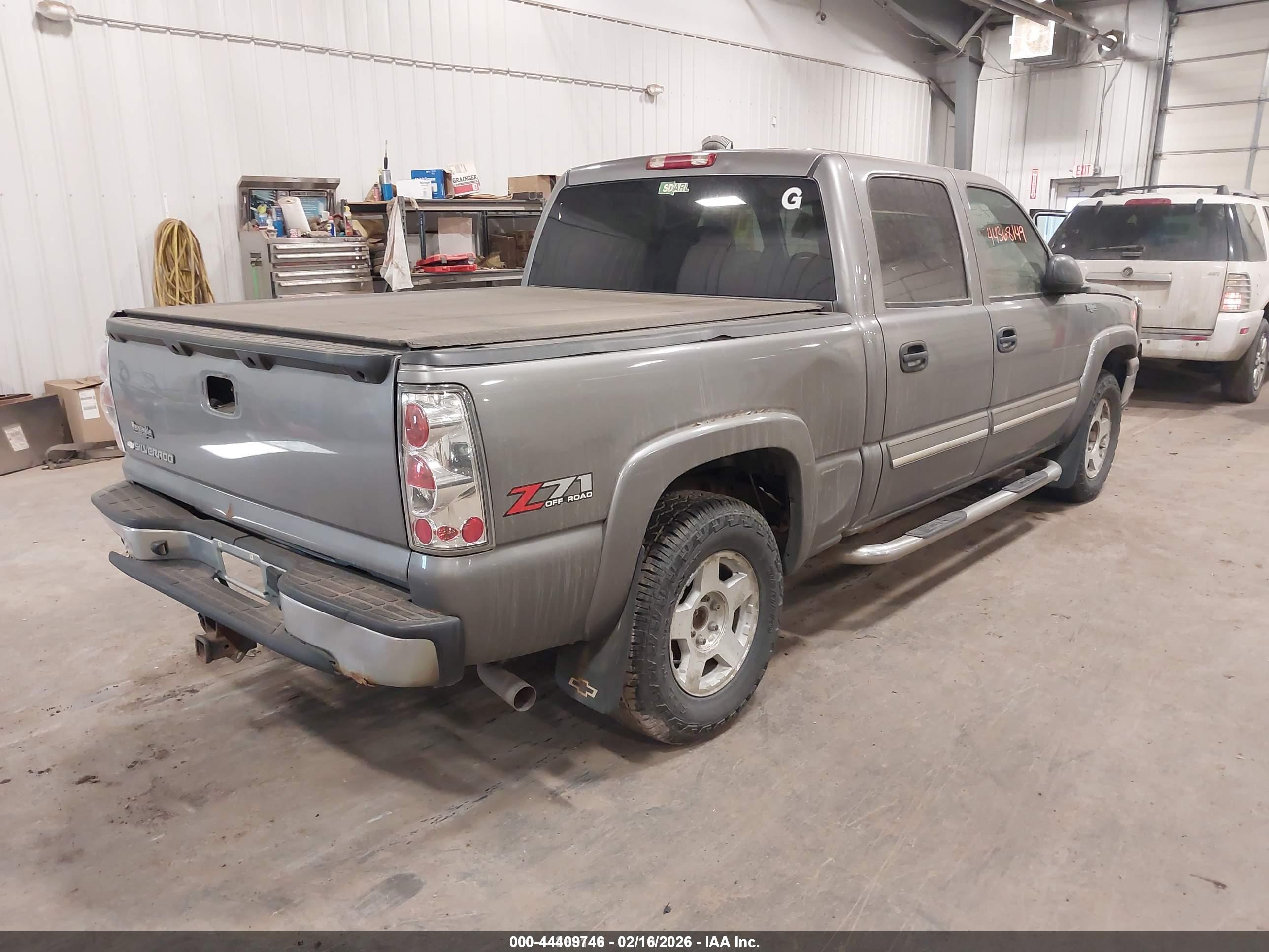 CHEVROLET SILVERADO image 4