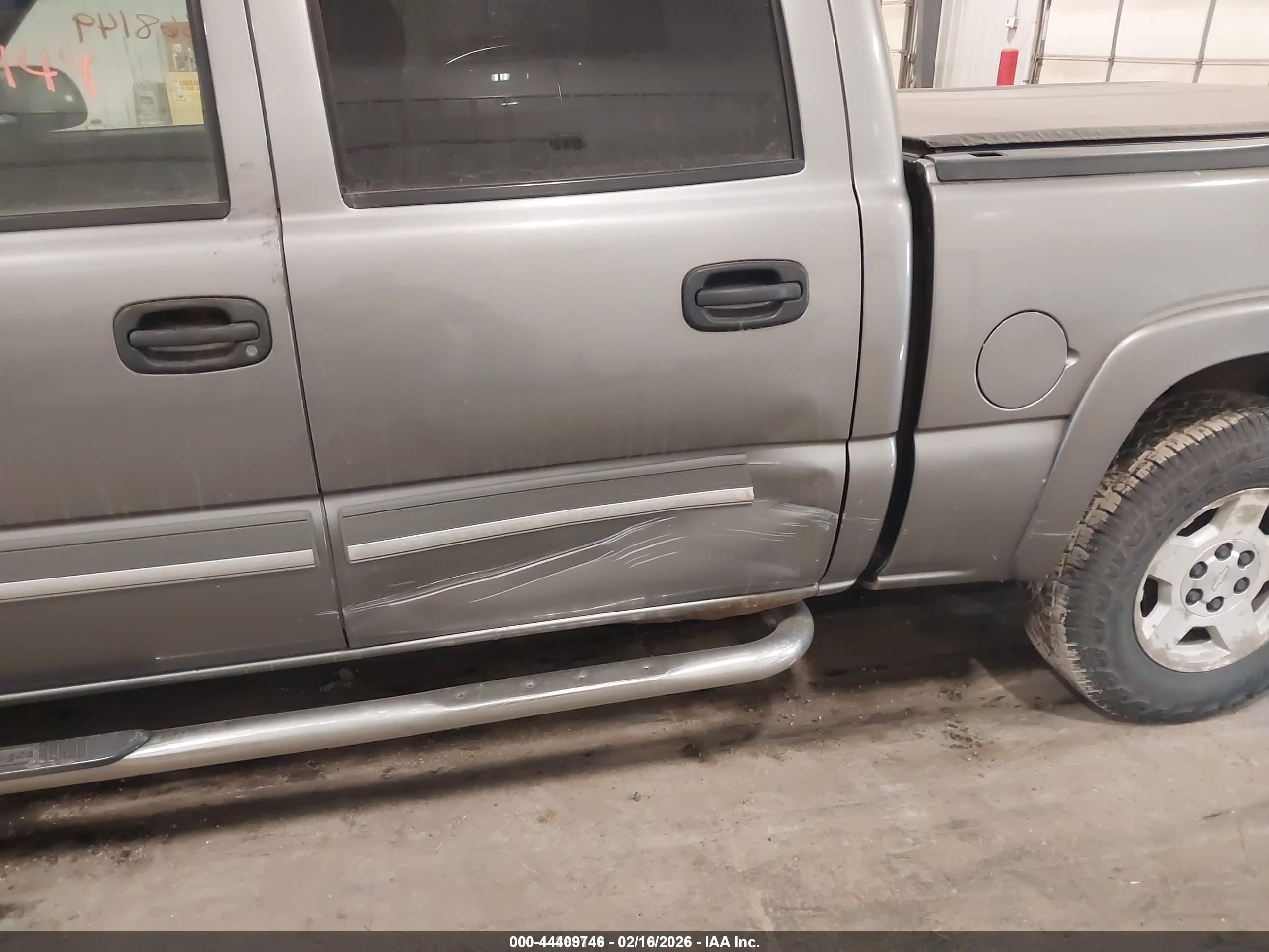 CHEVROLET SILVERADO image 6