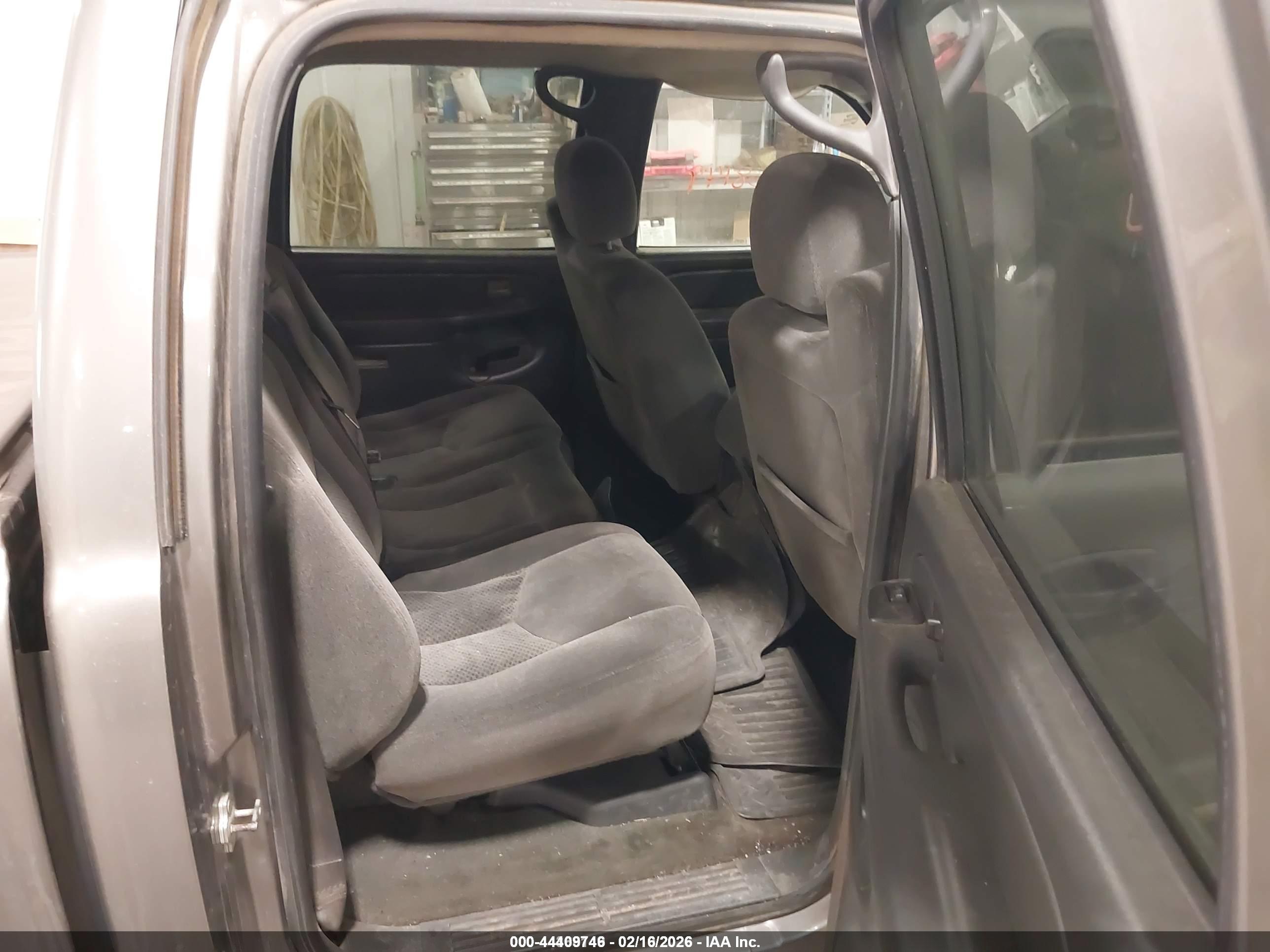 CHEVROLET SILVERADO image 8