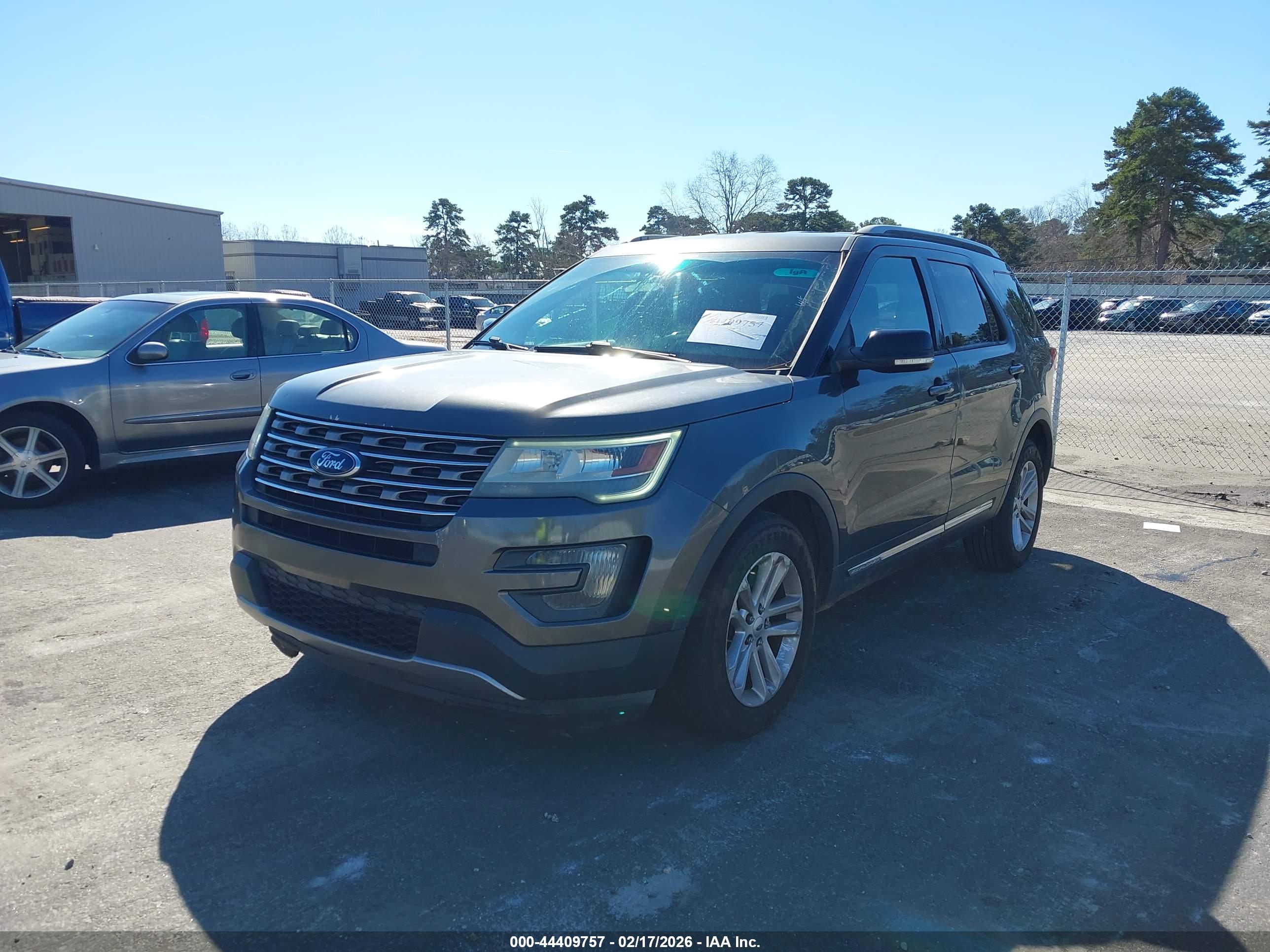 FORD EXPLORER image 2
