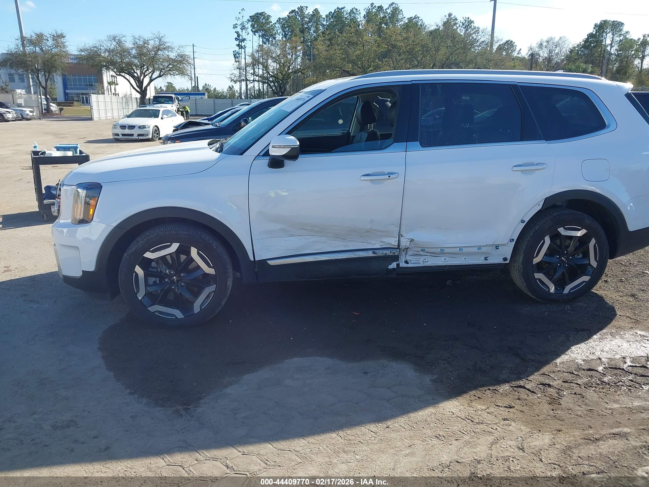 KIA TELLURIDE image 6